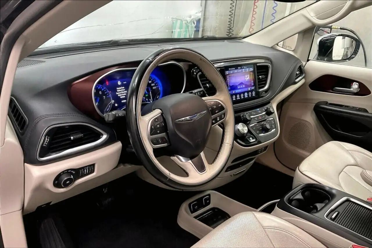 Chrysler Pacifica снимка Chrysler Pacifica
