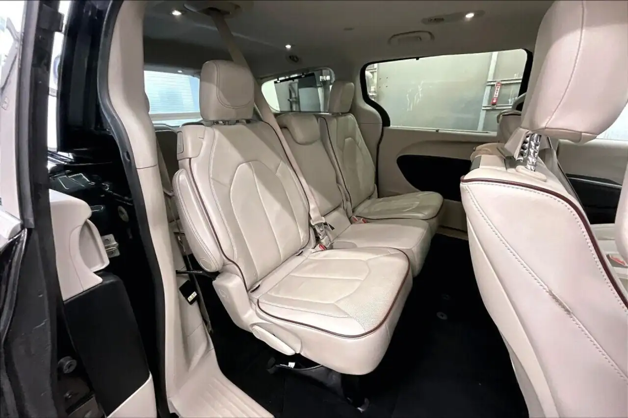 Chrysler Pacifica снимка Chrysler Pacifica