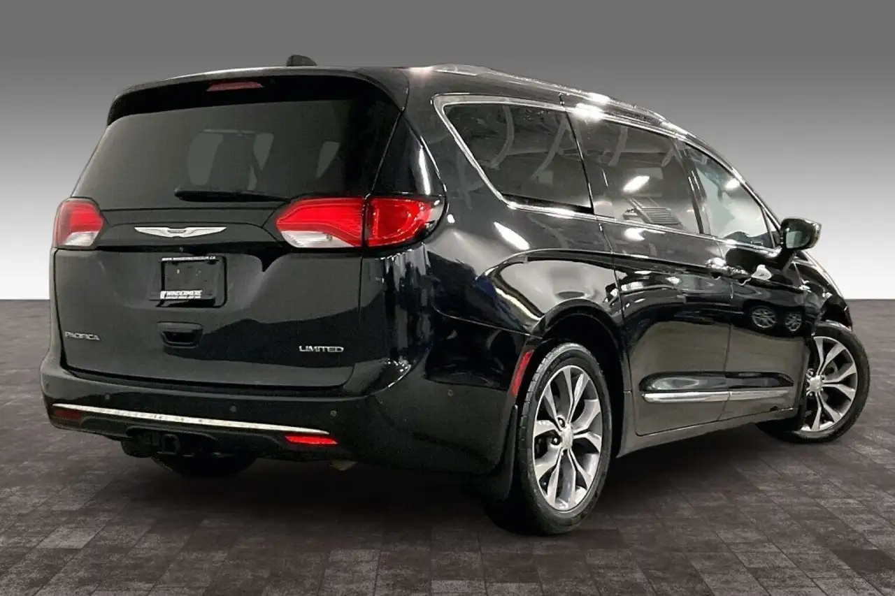 Chrysler Pacifica снимка Chrysler Pacifica