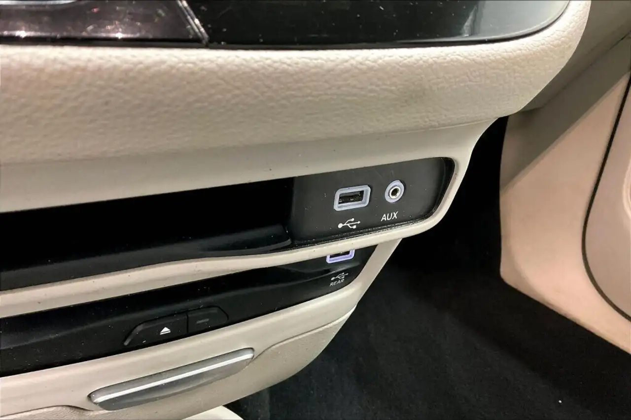 Chrysler Pacifica снимка Chrysler Pacifica