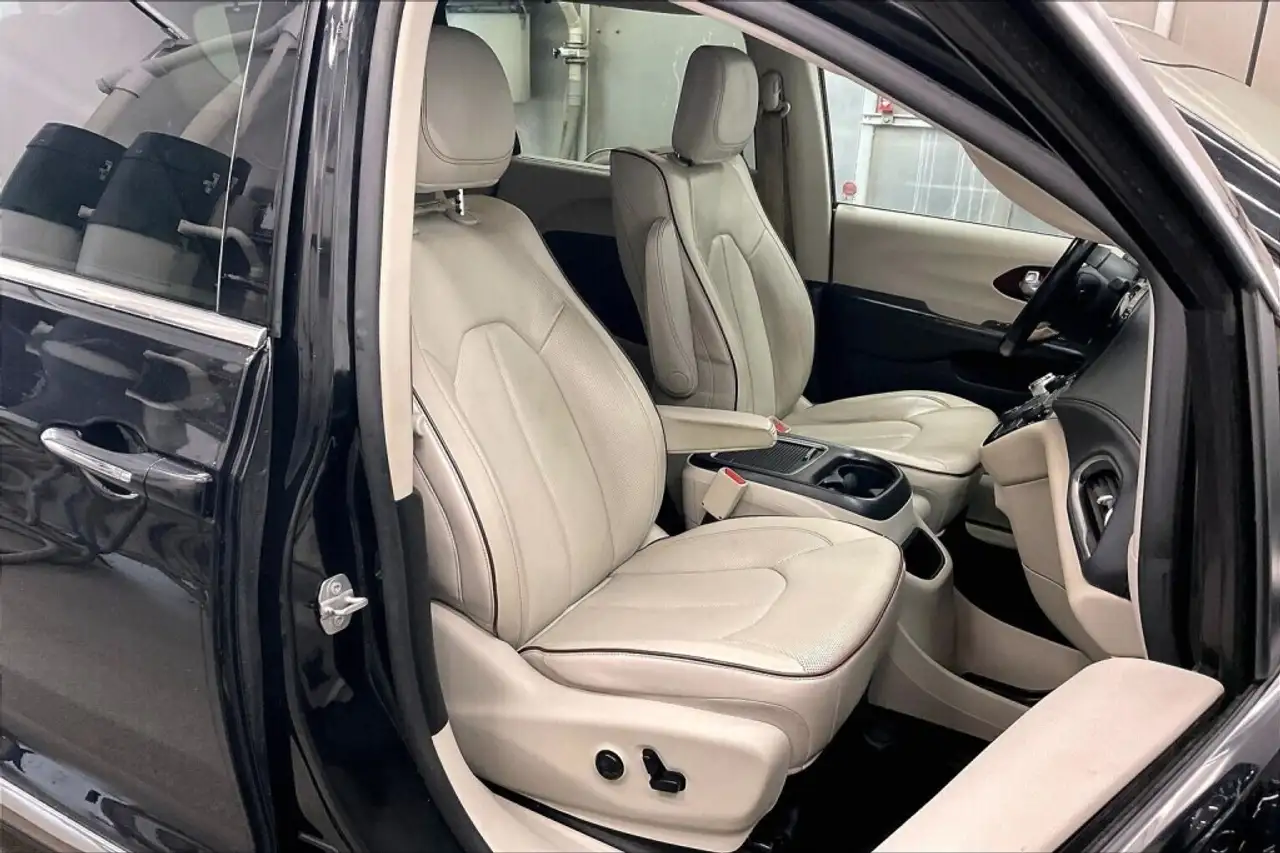 Chrysler Pacifica снимка Chrysler Pacifica