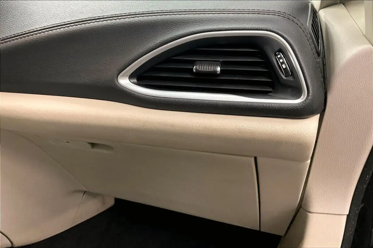 Chrysler Pacifica снимка Chrysler Pacifica