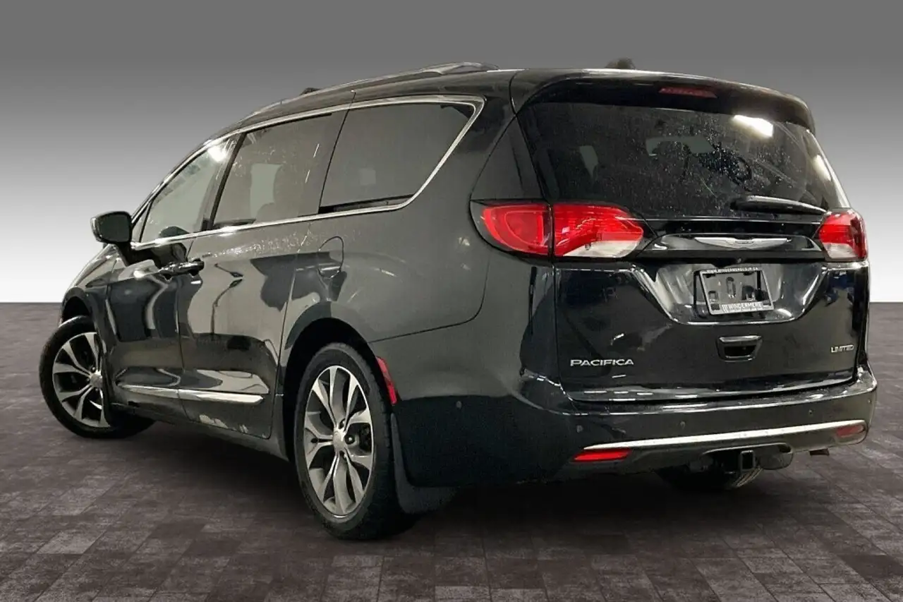 Chrysler Pacifica снимка Chrysler Pacifica