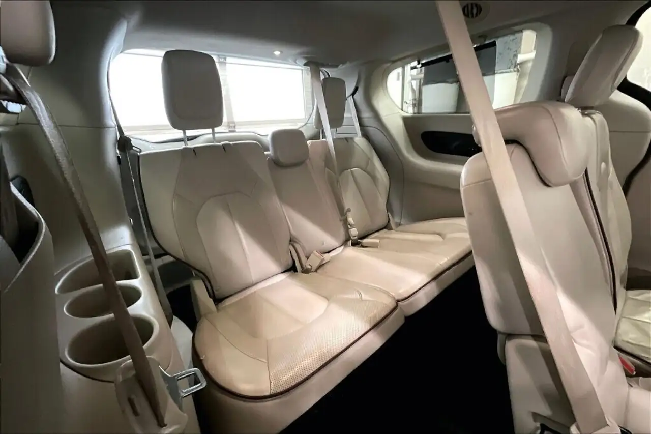 Chrysler Pacifica снимка Chrysler Pacifica