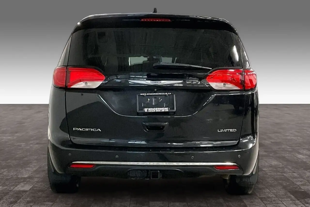 Chrysler Pacifica снимка Chrysler Pacifica