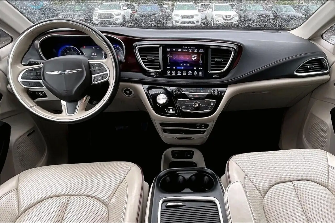 Chrysler Pacifica снимка Chrysler Pacifica