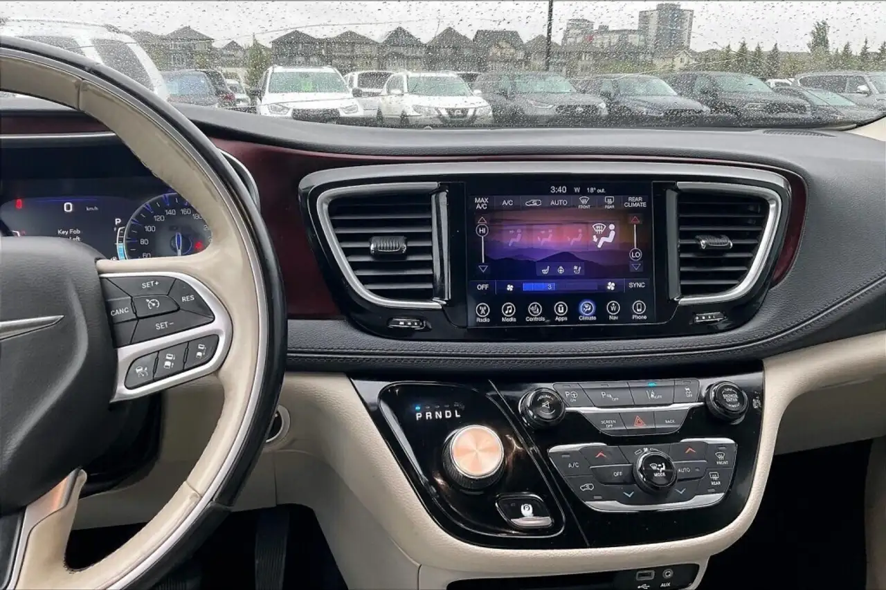 Chrysler Pacifica снимка Chrysler Pacifica
