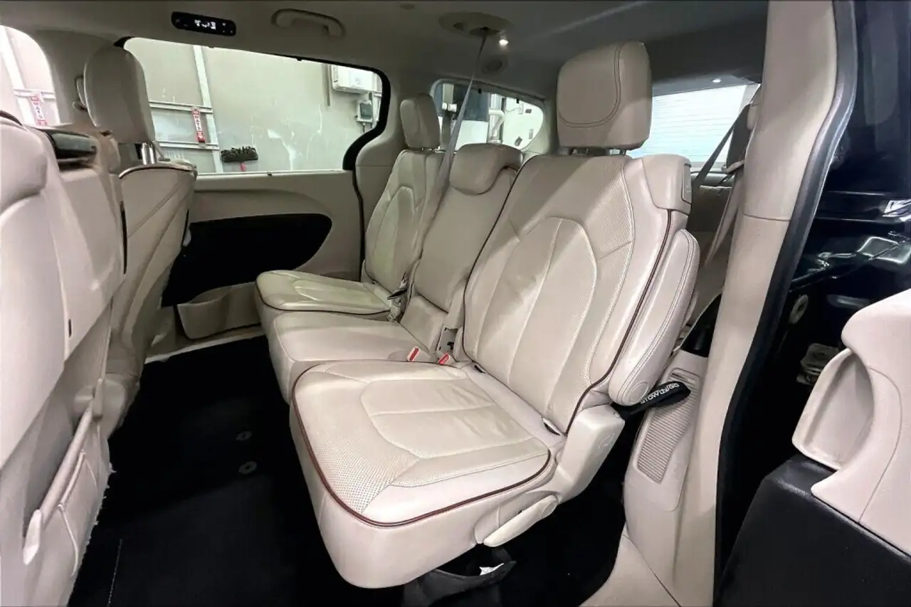 Chrysler Pacifica снимка Chrysler Pacifica
