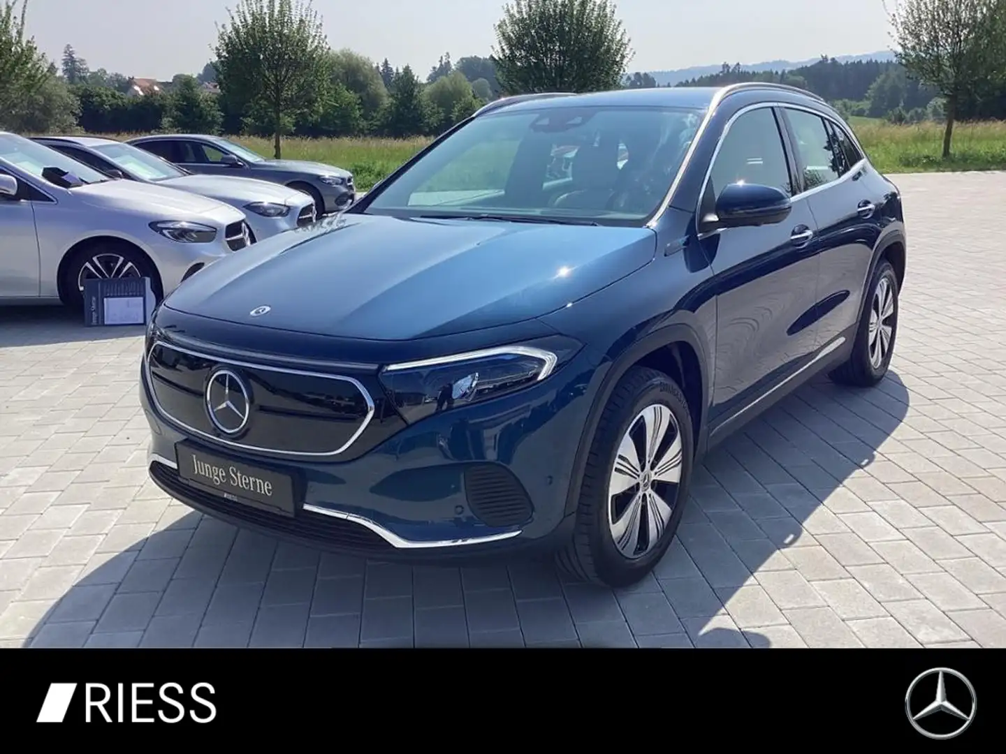Mercedes-Benz EQA 300 4M Progr. AHK Fahrassist. Memory 360° Albastru - 1