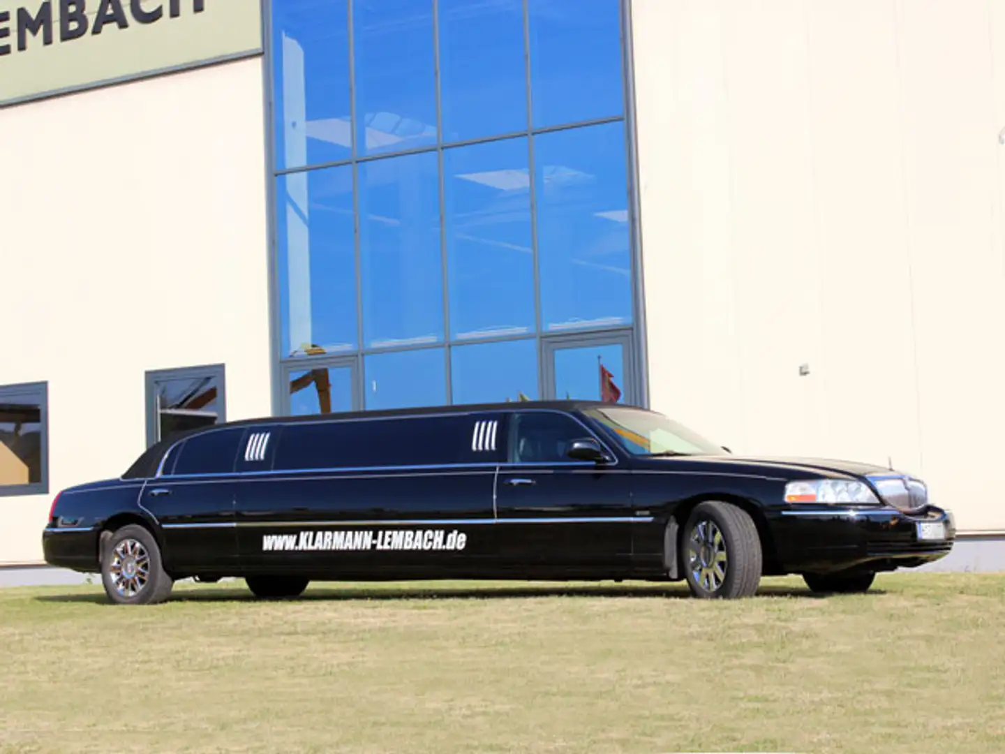 Lincoln Town Car Stretch Limousine Negro - 2
