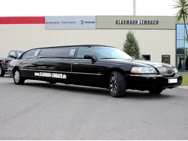 Lincoln Town Car Stretch Limousine