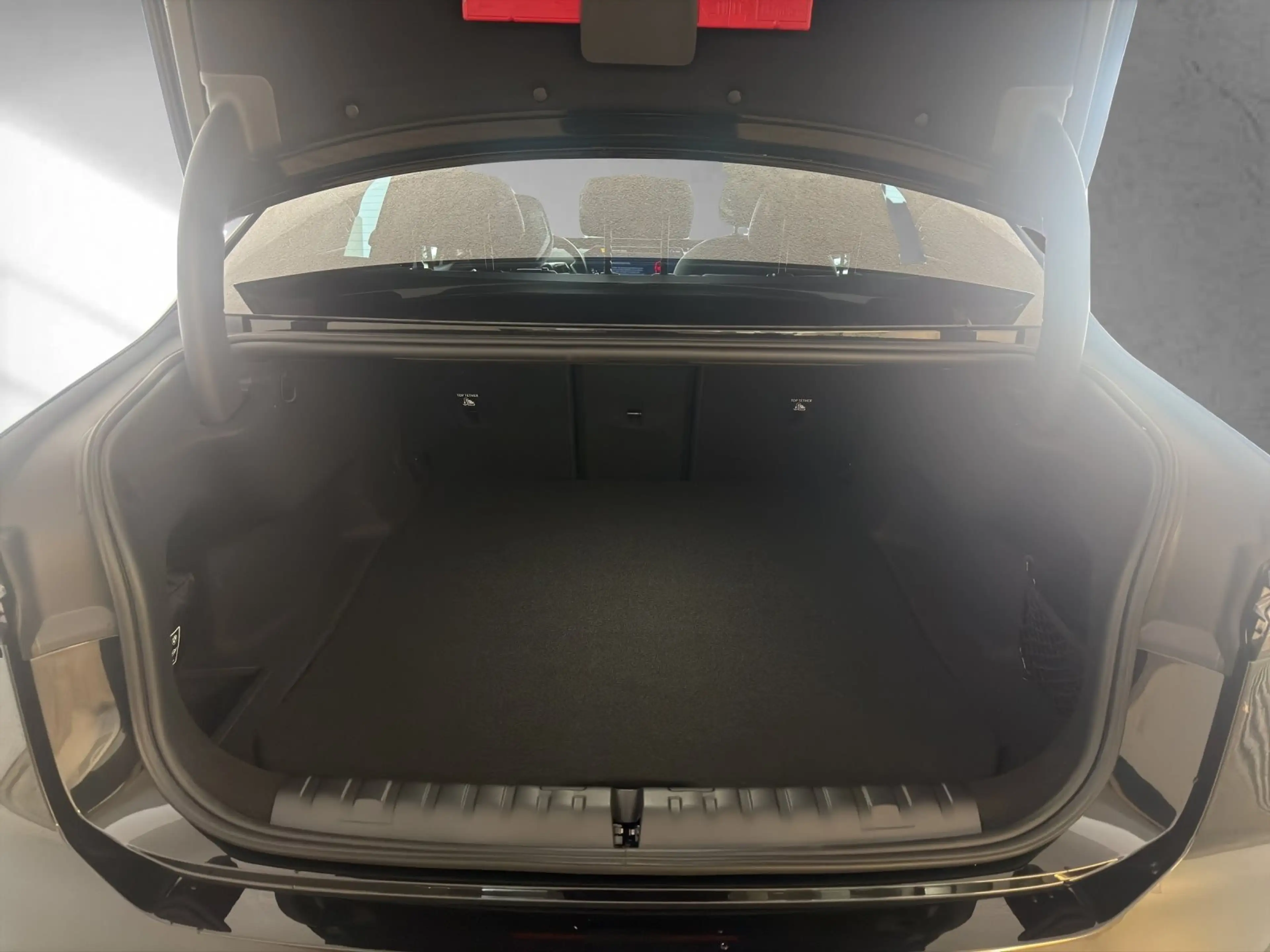 BMW i3 50 xDrive — photo 13