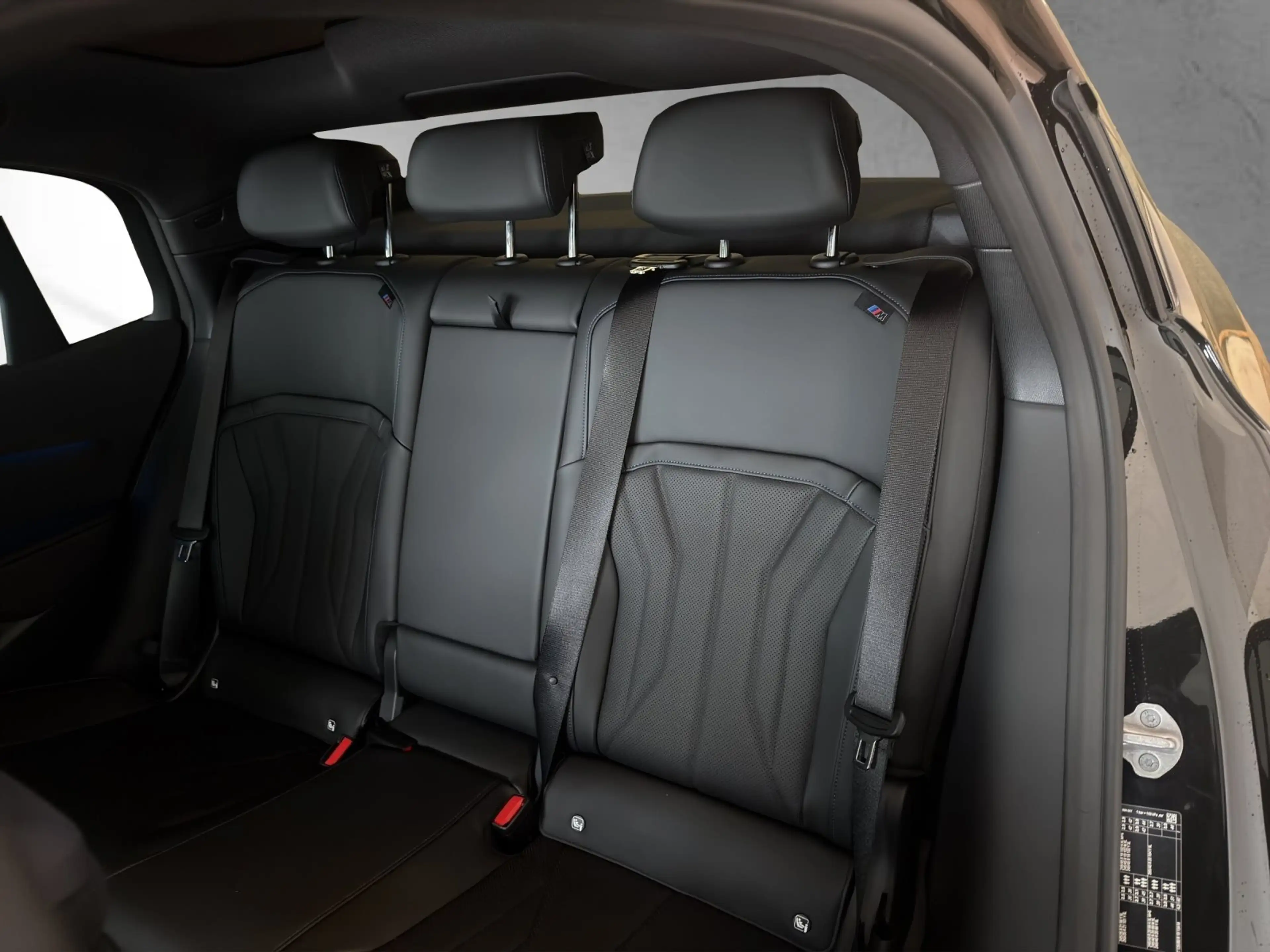 BMW i3 50 xDrive — photo 12