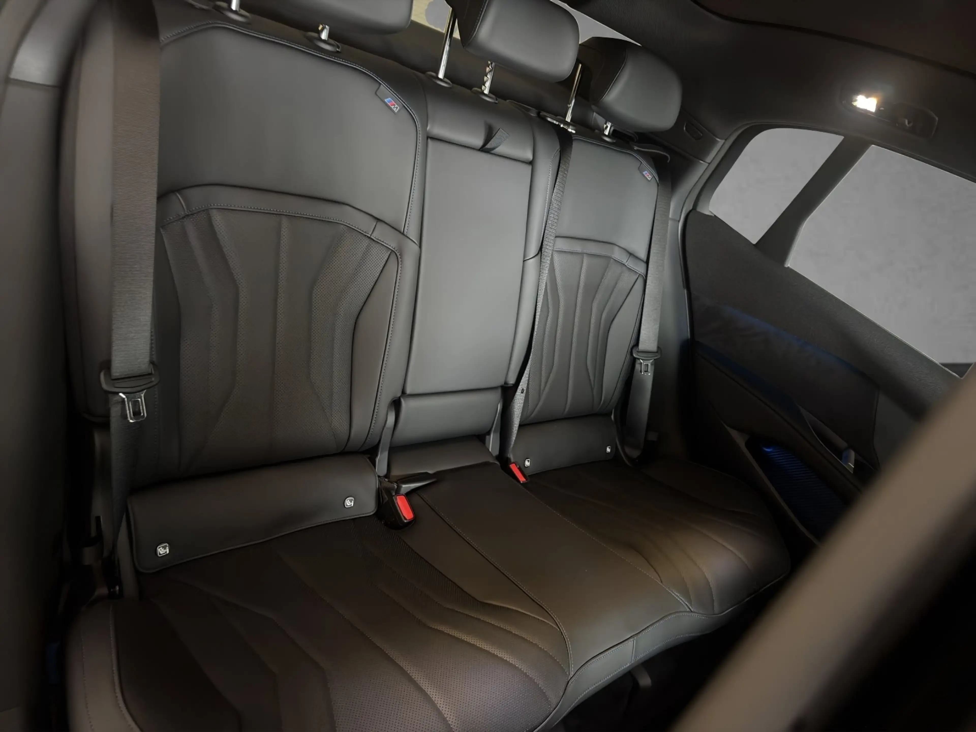 BMW i3 50 xDrive — photo 14