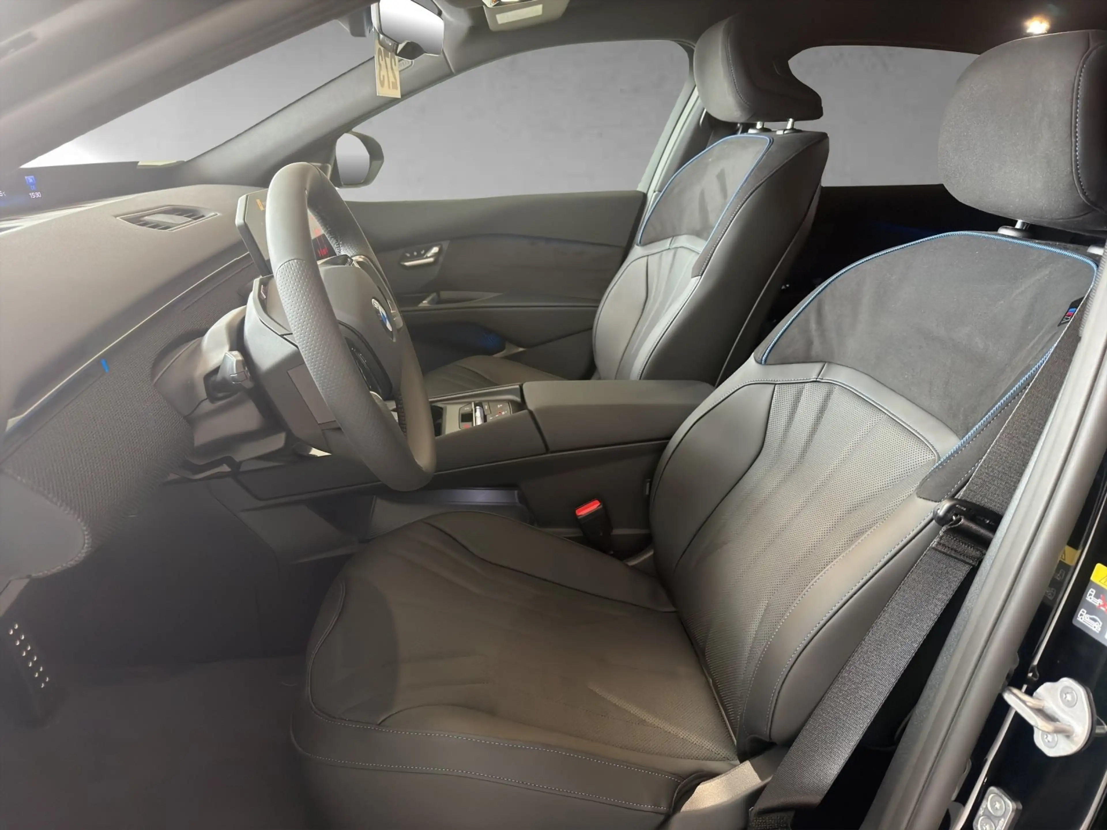 BMW i3 50 xDrive — photo 10