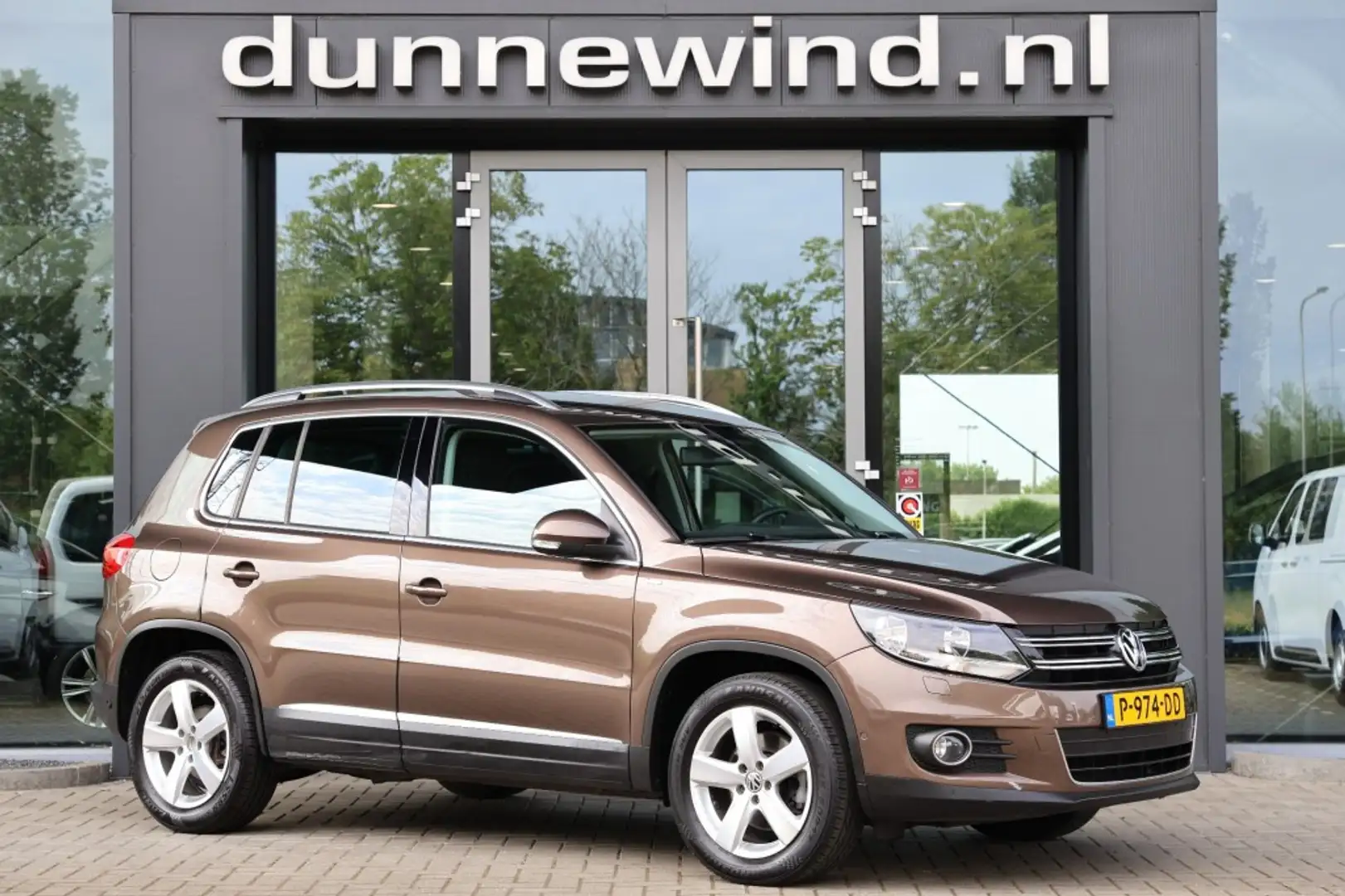 Volkswagen Tiguan 1.4 TSI COMFORTLINE *CARPLAY* Bruin - 2