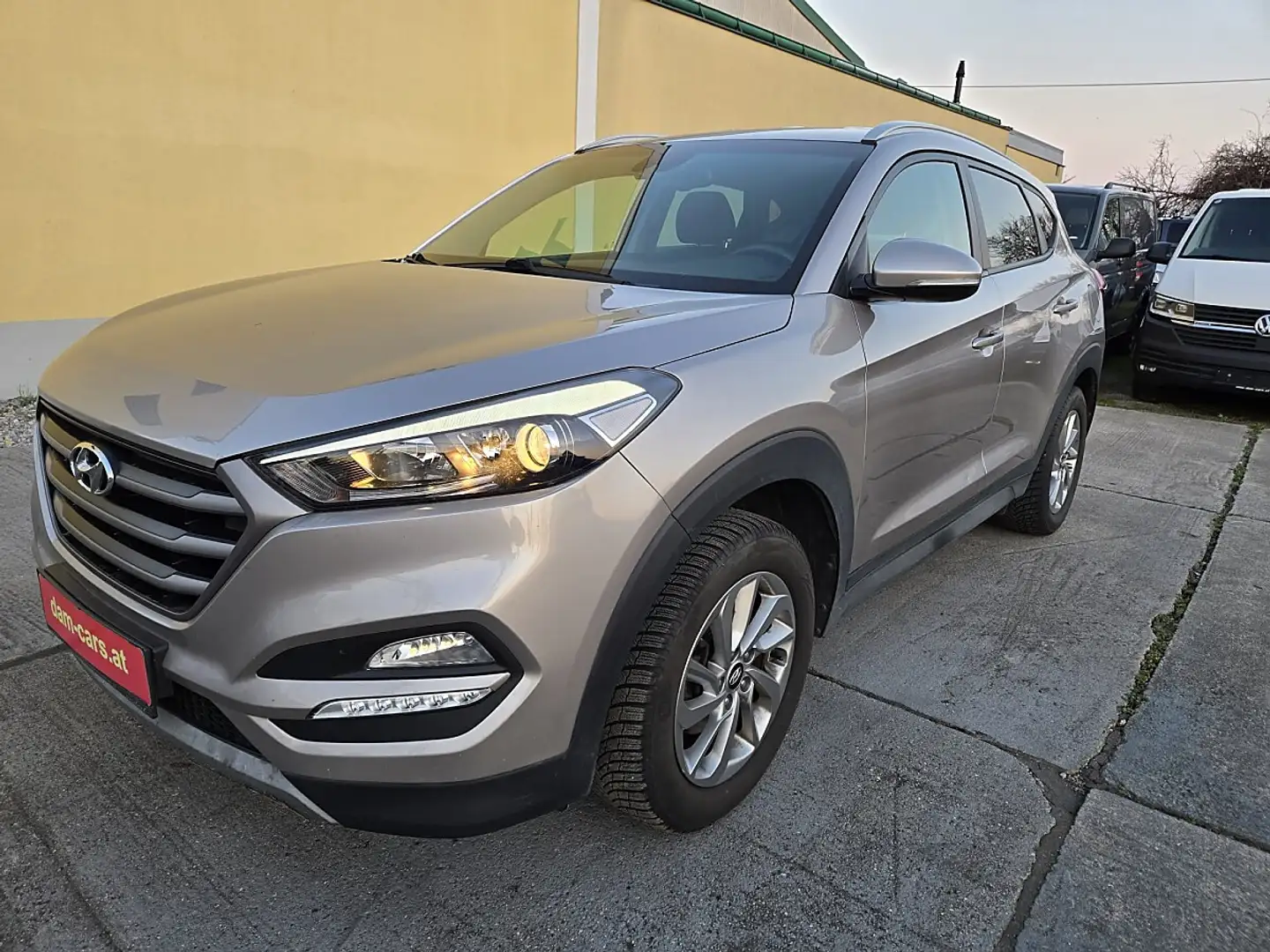Hyundai TUCSON Tucson 1.6 CVVT 2WD Style, Damen Erstbesitz, Grau - 2