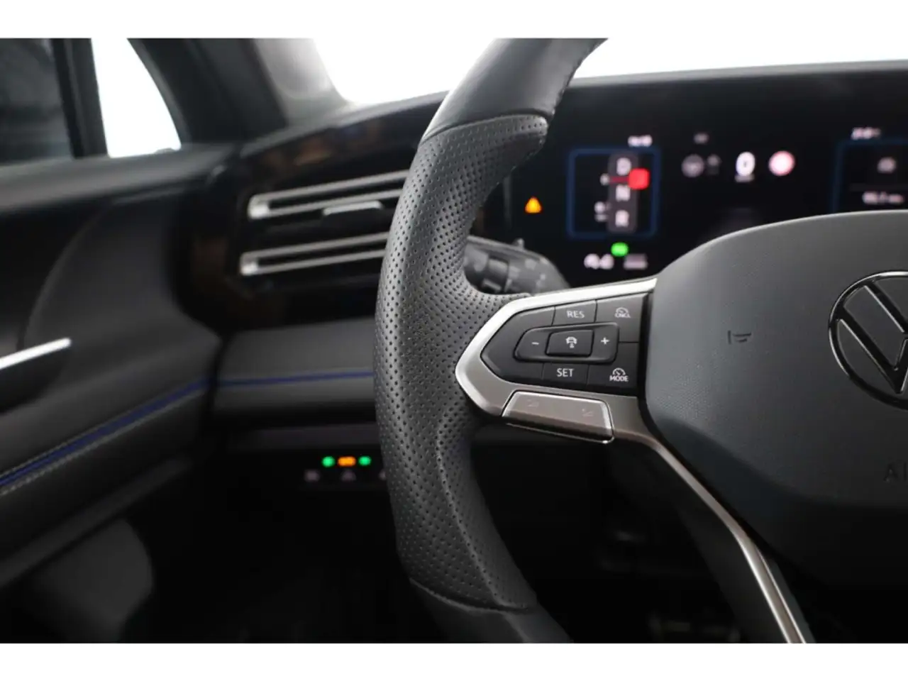 Volkswagen Tiguan 1.5 eHybrid R-Line DSG AHK/Matrix/NAV/RFK, миниатюра 15