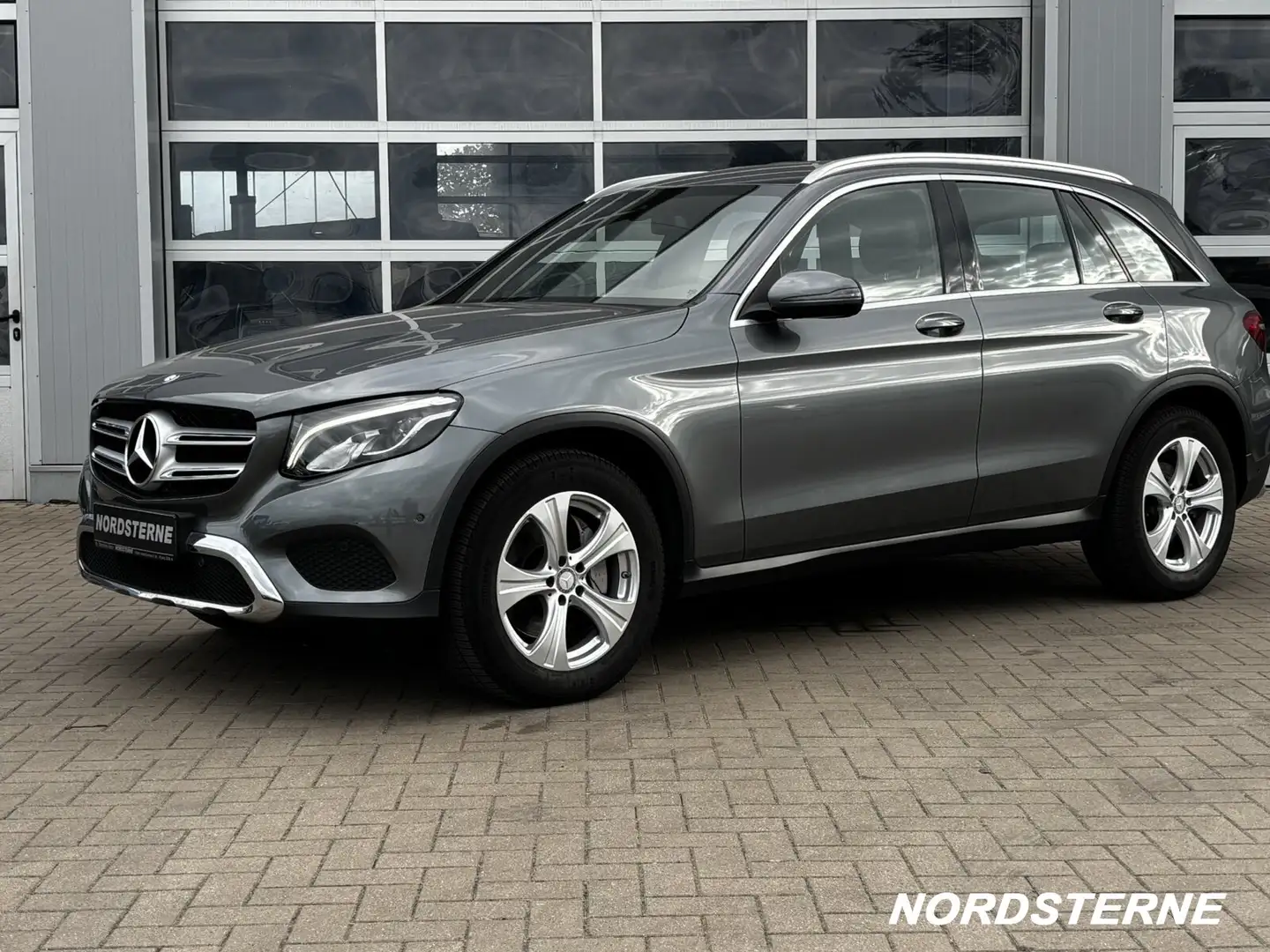Mercedes-Benz GLC 220 GLC 220 d 4M Exclusive Navi Kamera LED Grau - 2