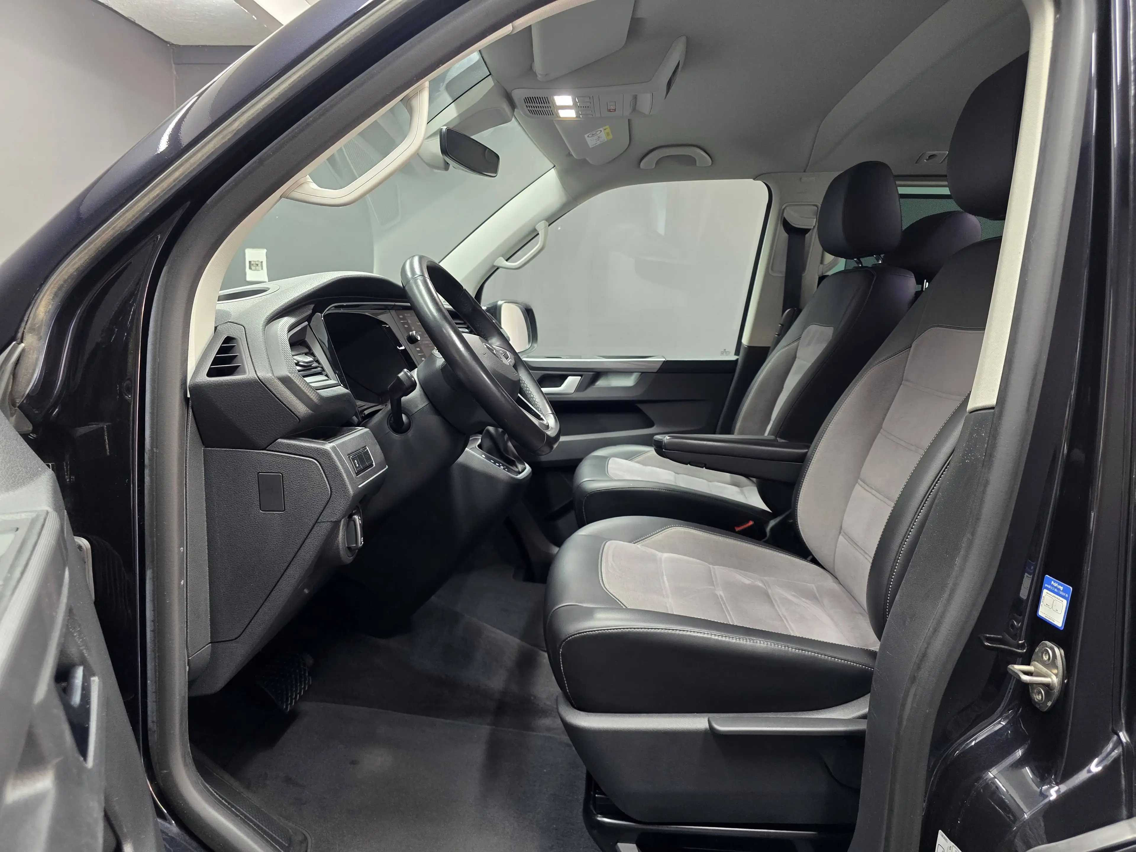 Volkswagen T6.1 Multivan T6.1 MULTIVAN 4MOTION, 6 SITZER, ACC, LED, R-KAM — photo 8