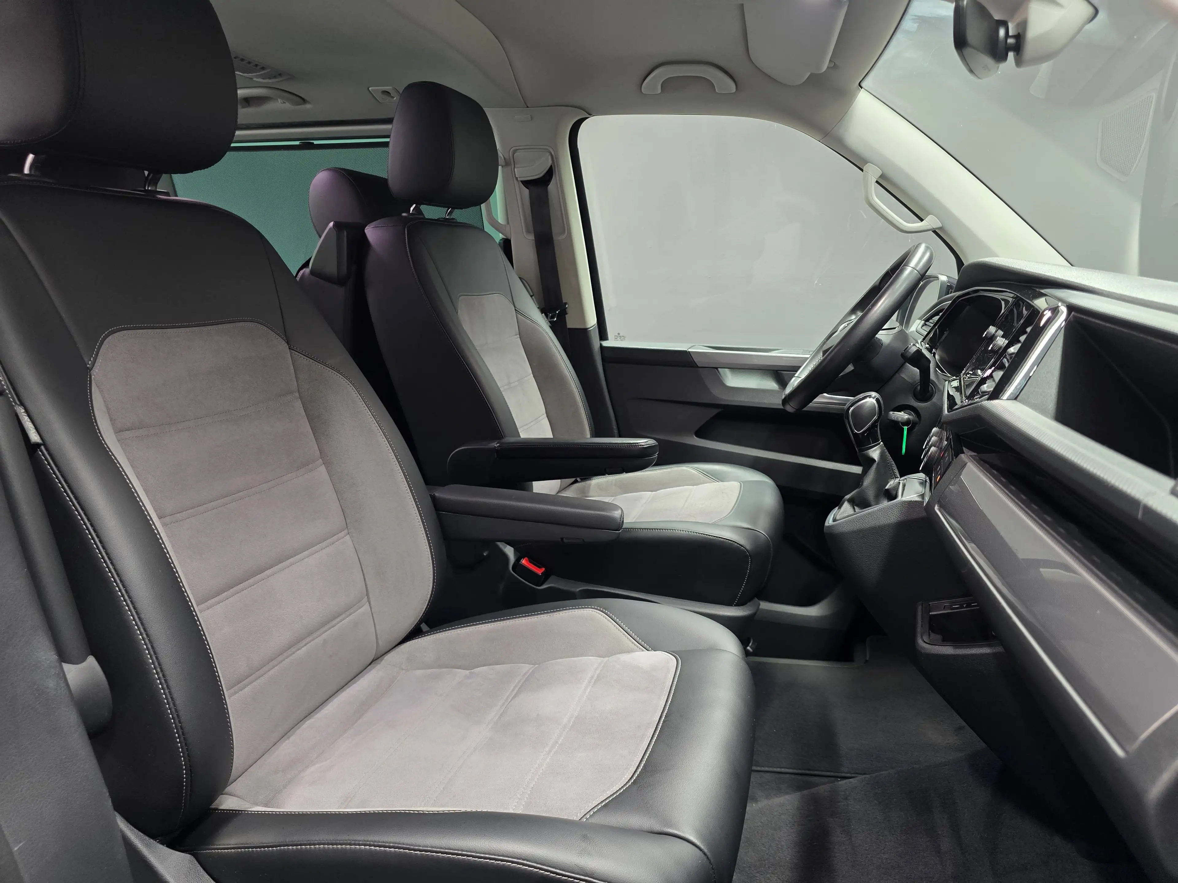 Volkswagen T6.1 Multivan T6.1 MULTIVAN 4MOTION, 6 SITZER, ACC, LED, R-KAM — photo 11