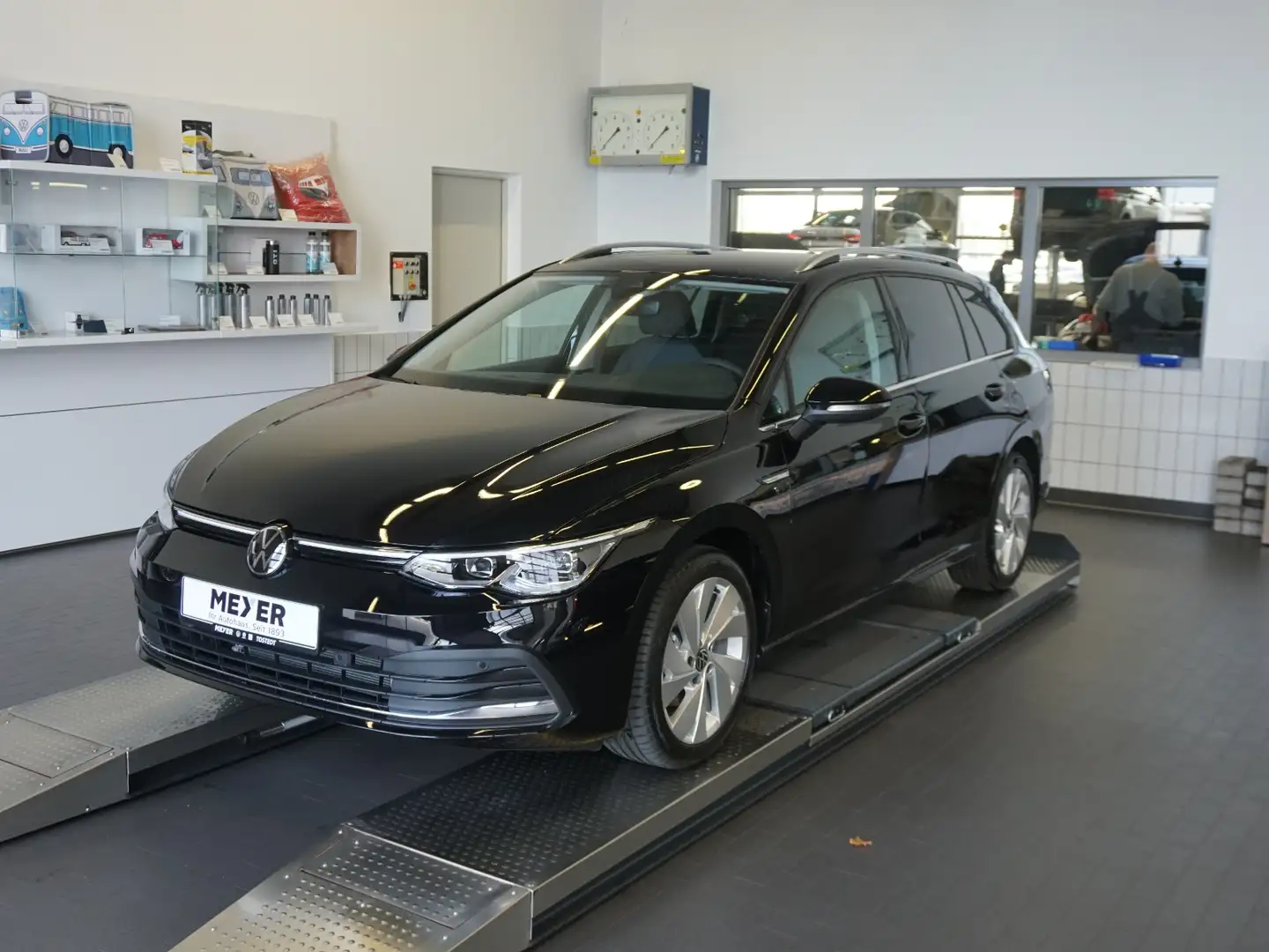 Volkswagen Golf Variant VIII Variant Style 1.5 eTSI DSG *AHK, LED, ACC, N Black - 2