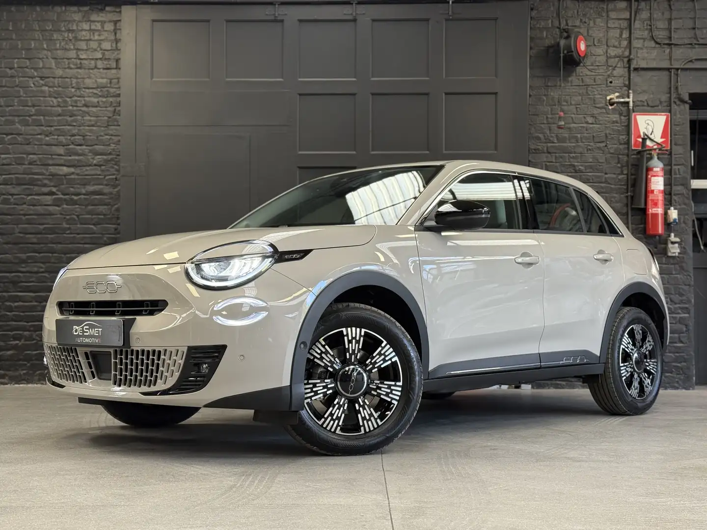 Fiat 600 1.2 mild hybrid 136pk #pack tech,style,comfort Beige - 2