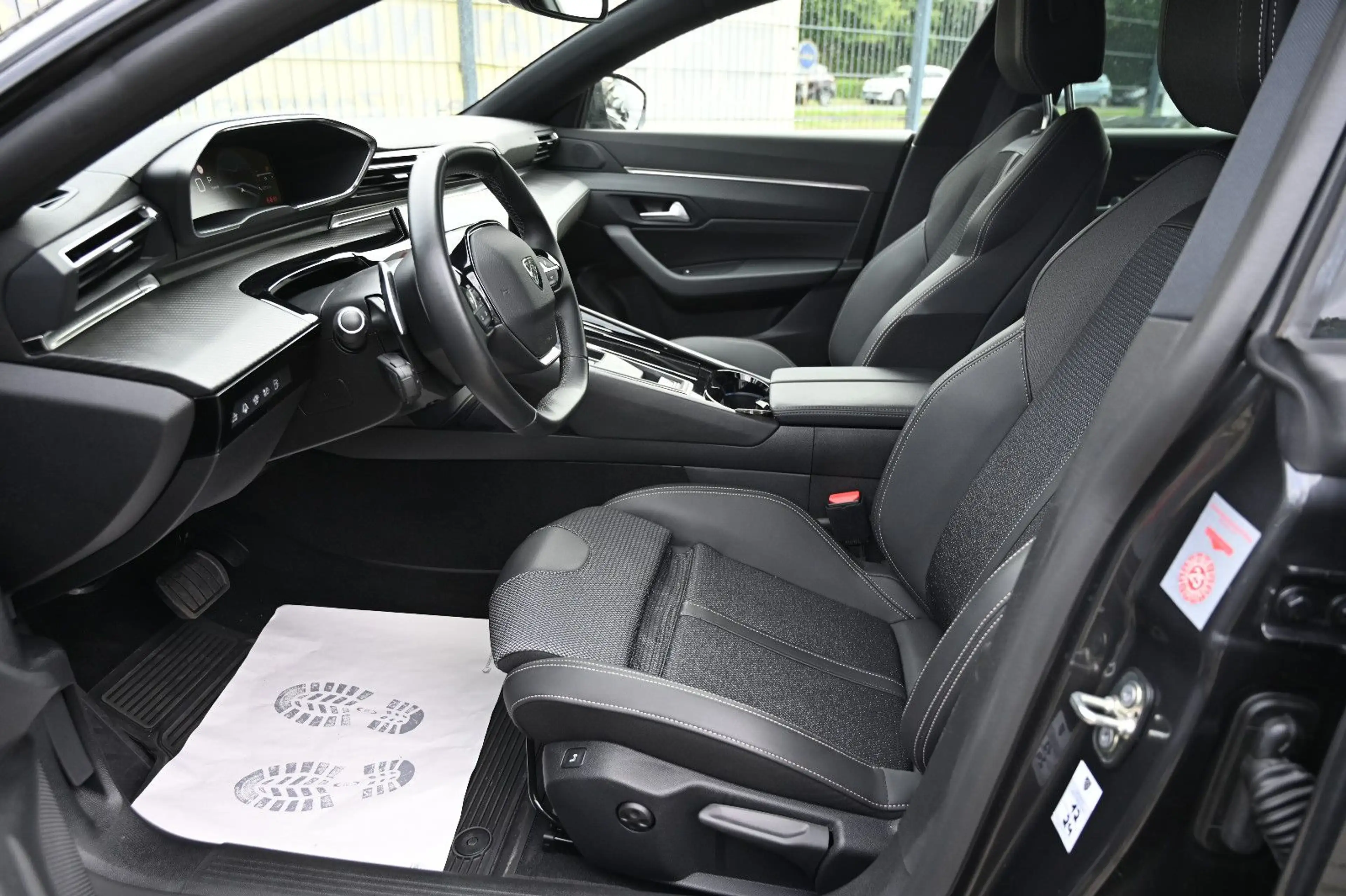 Peugeot 508 SW Hybrid 225 Allure LED NAVI Leder 1.Hd — photo 14