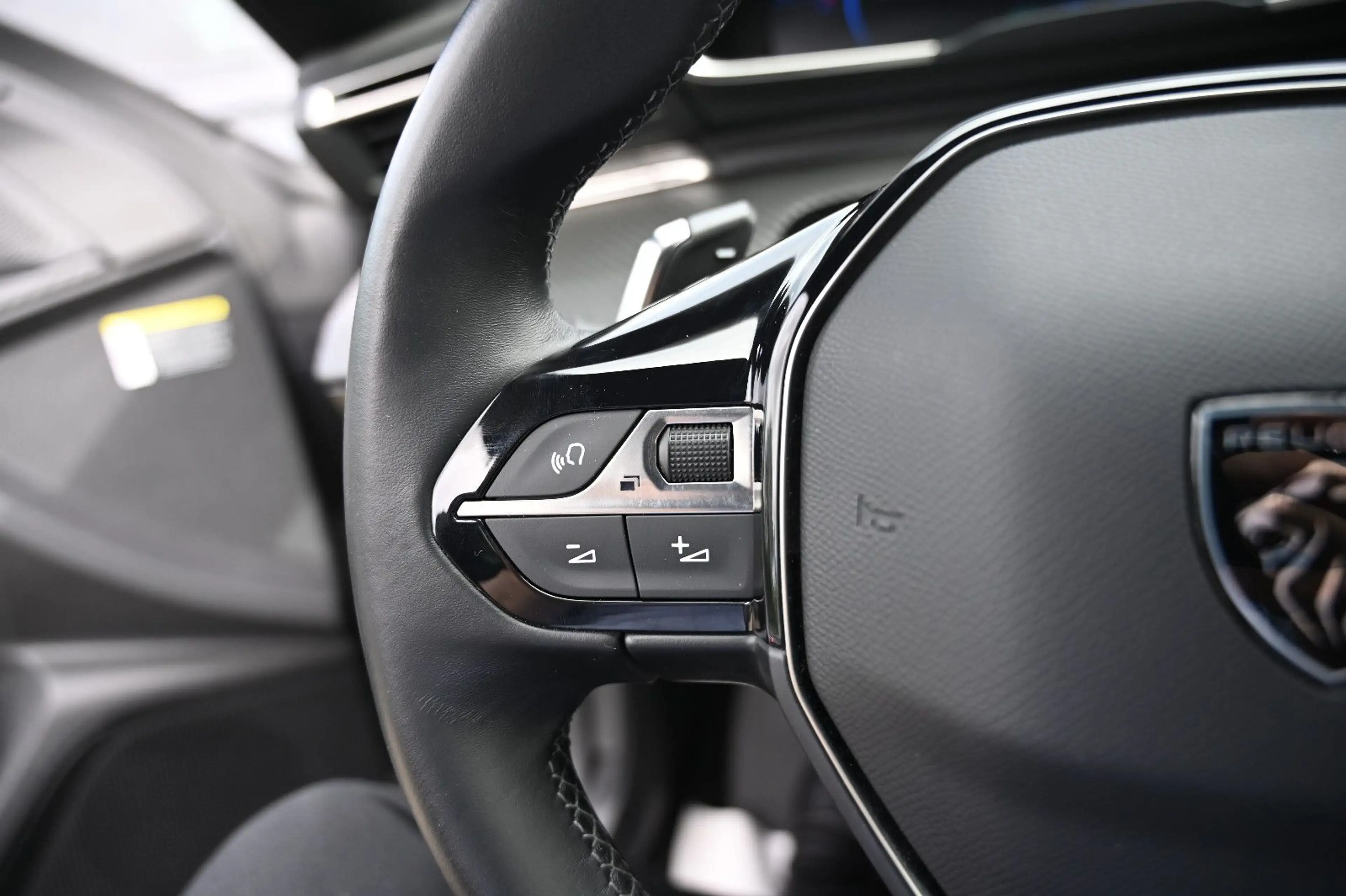 Peugeot 508 SW Hybrid 225 Allure LED NAVI Leder 1.Hd — photo 13