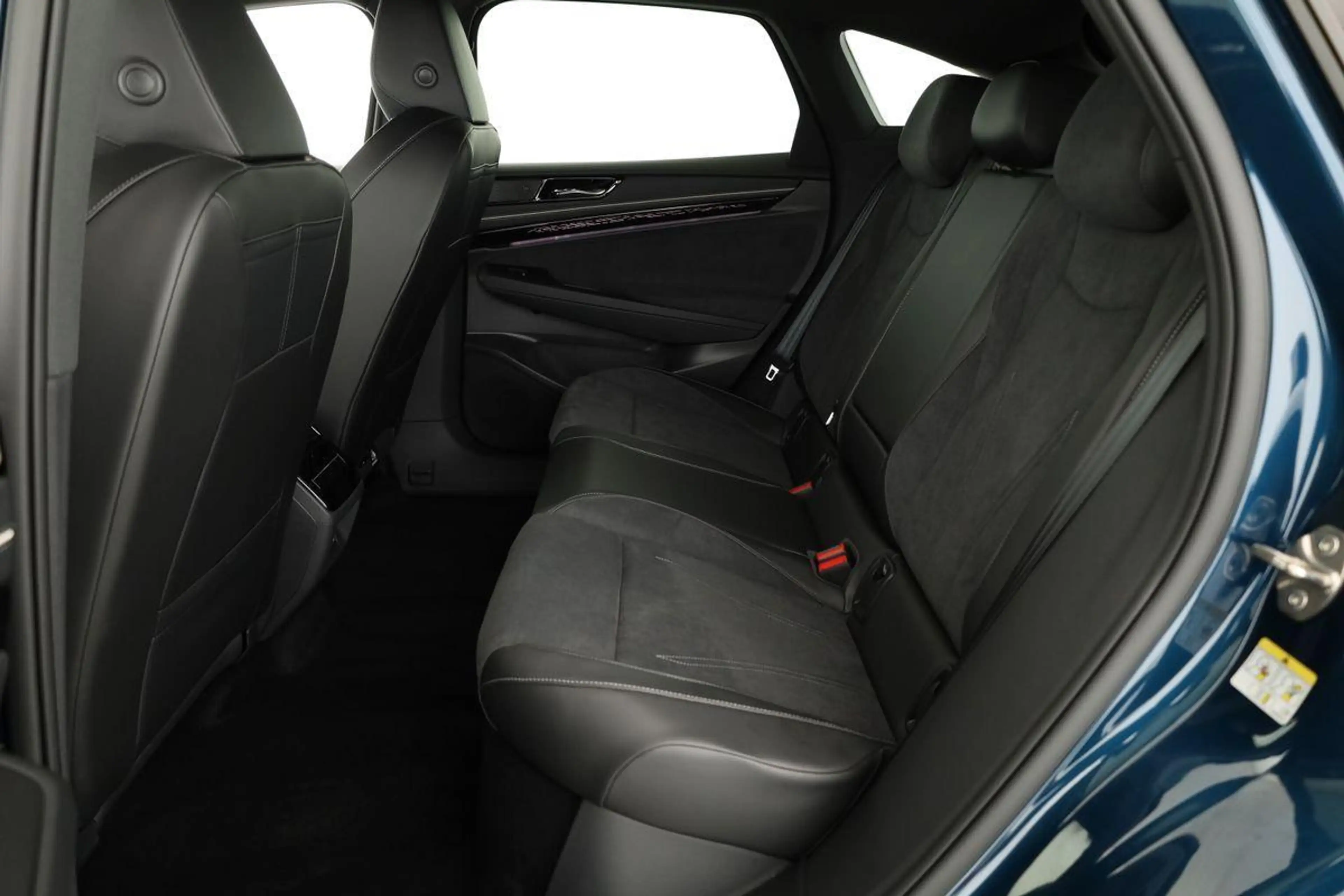 Volkswagen ID.7 Pro 210 kW Black, AHK, HuD, IQ.Light, IQ.Drive,... — photo 10