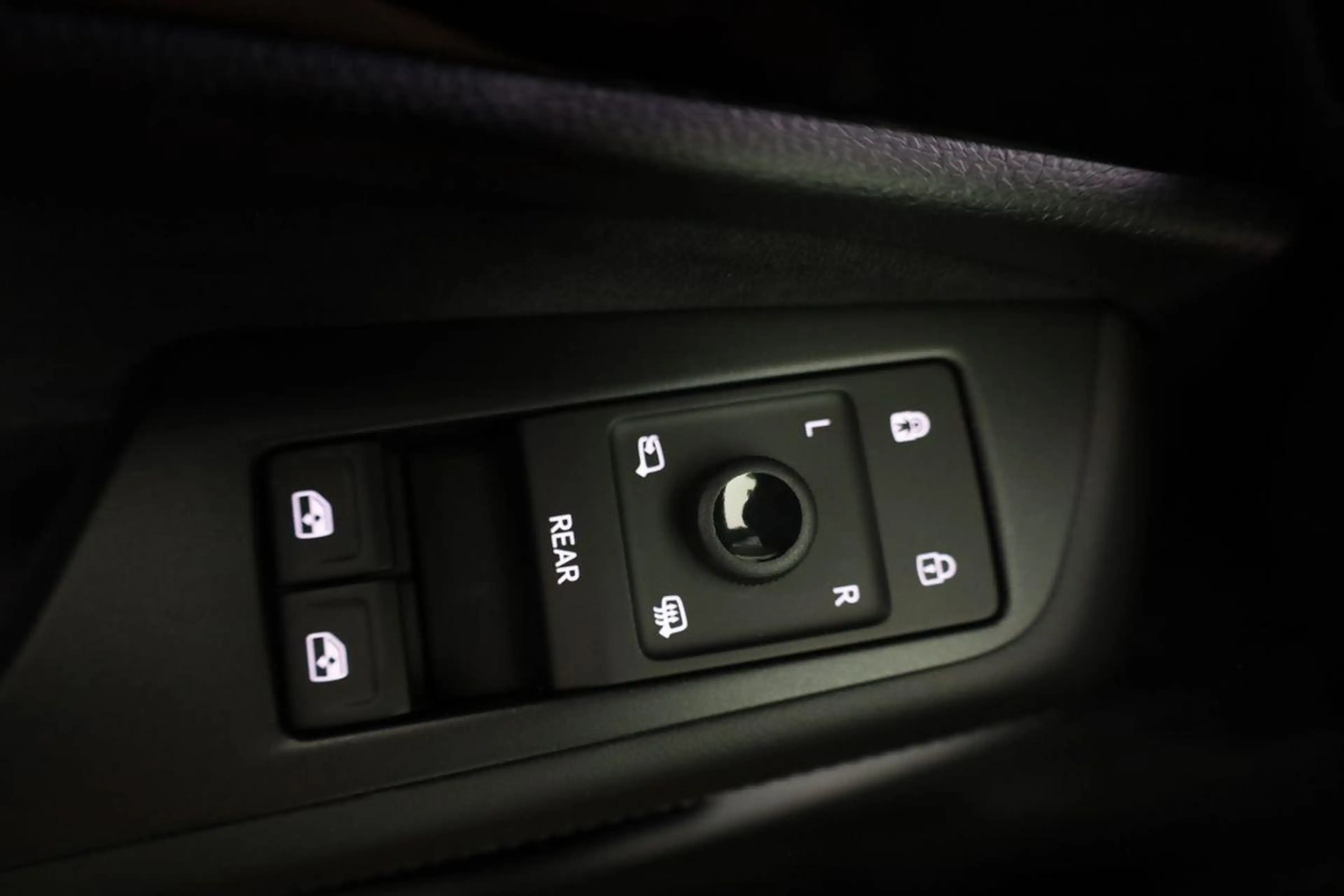 Volkswagen ID.7 Pro 210 kW Black, AHK, HuD, IQ.Light, IQ.Drive,... — photo 7