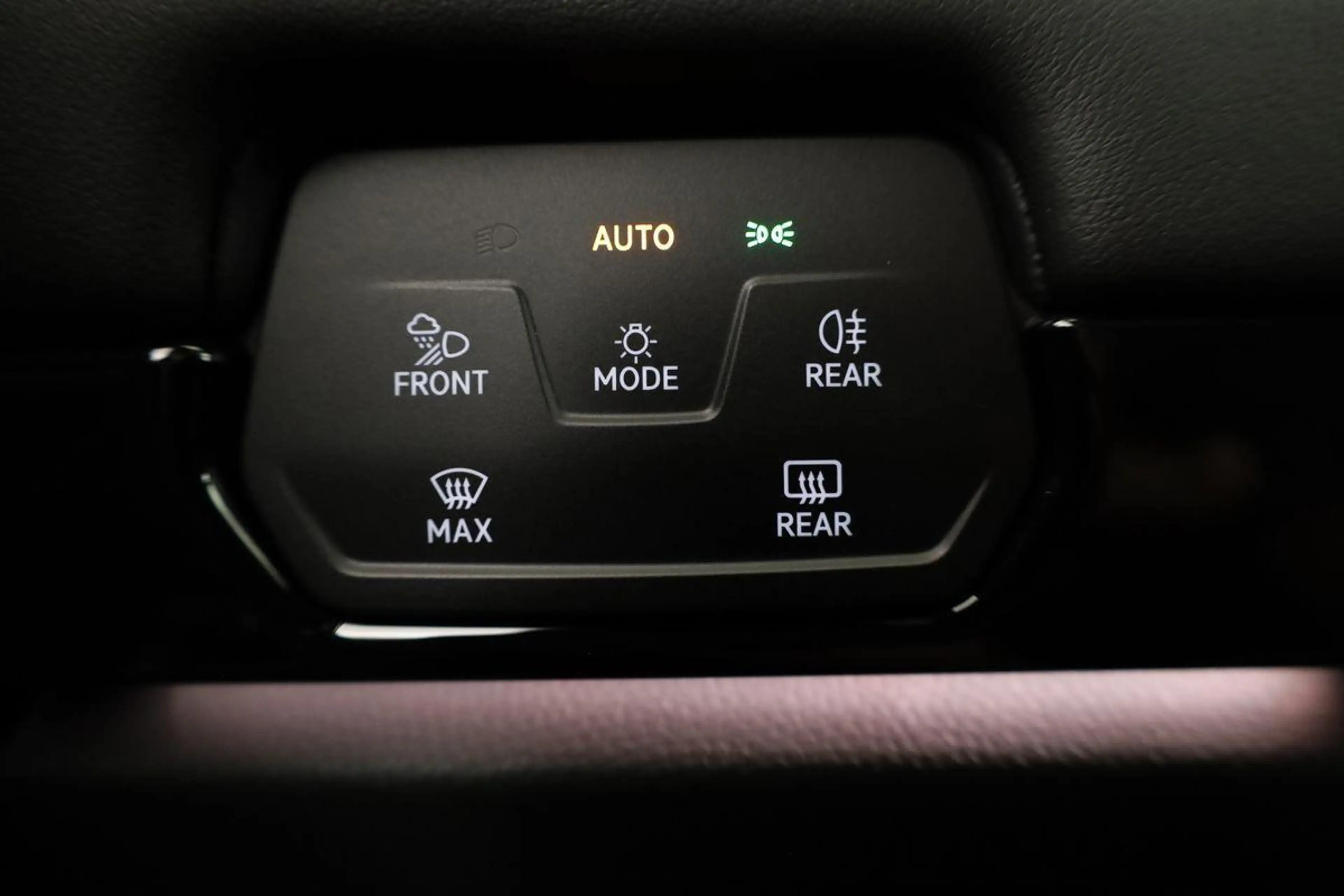 Volkswagen ID.7 Pro 210 kW Black, AHK, HuD, IQ.Light, IQ.Drive,... — photo 8