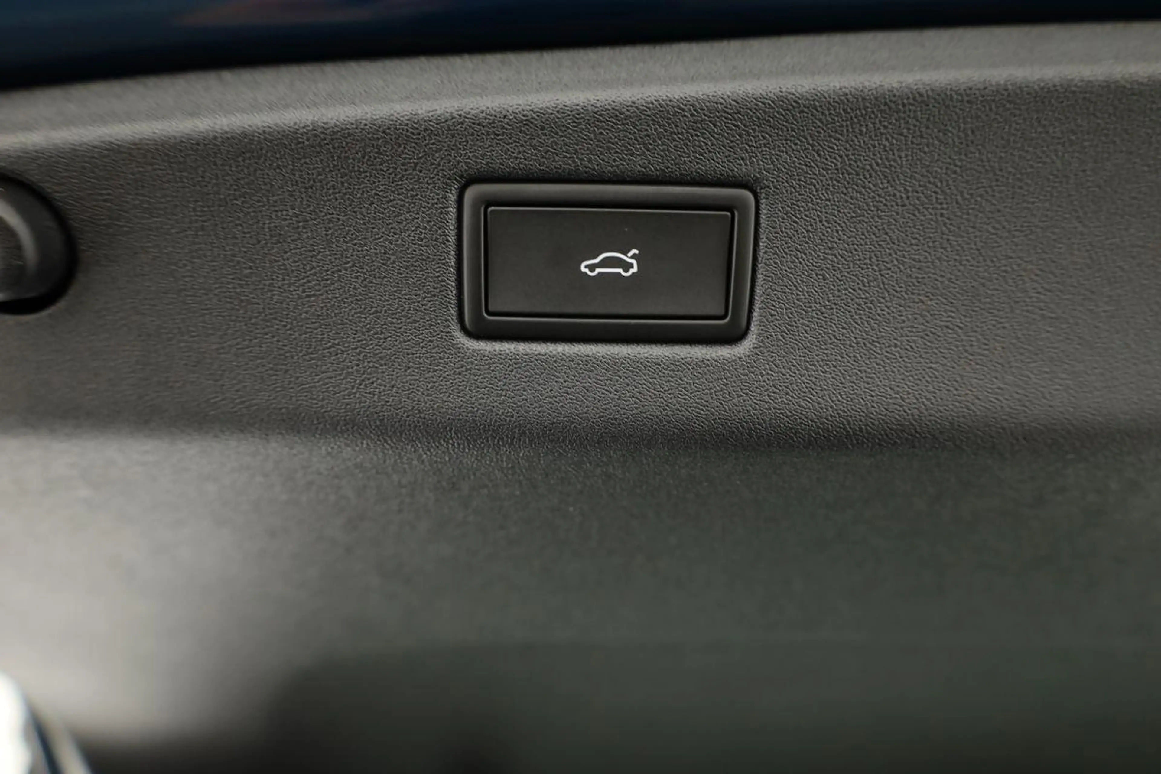 Volkswagen ID.7 Pro 210 kW Black, AHK, HuD, IQ.Light, IQ.Drive,... — photo 12