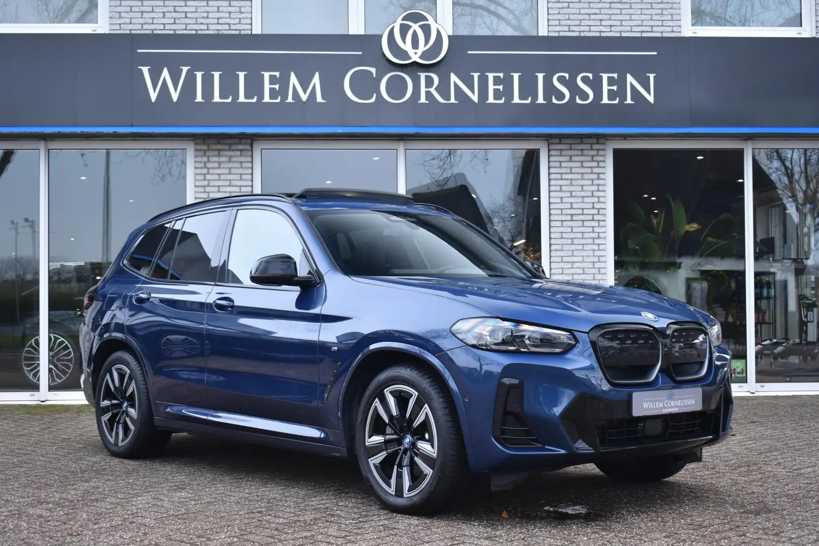 BMW iX3 Executive 80 kWh SOH 98,3% | Pano Trekhaak Leder E Blau - 1