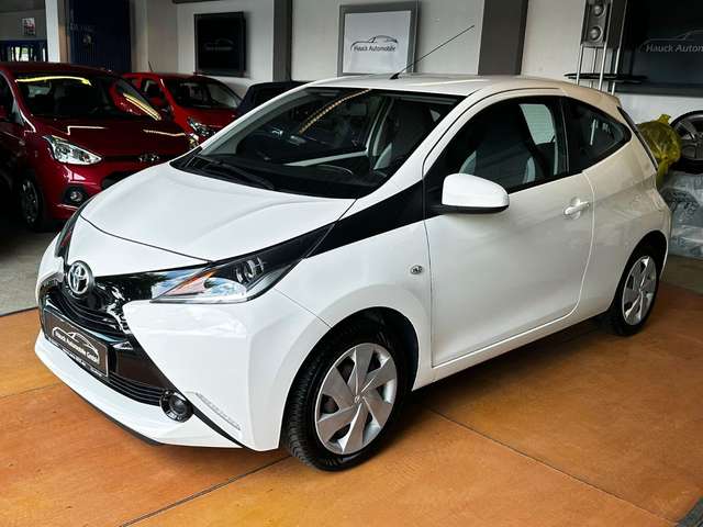 Imagine Toyota AYGO x-play KLIMA/TEMPOMAT/MEDIA-IN/MFL/ELF