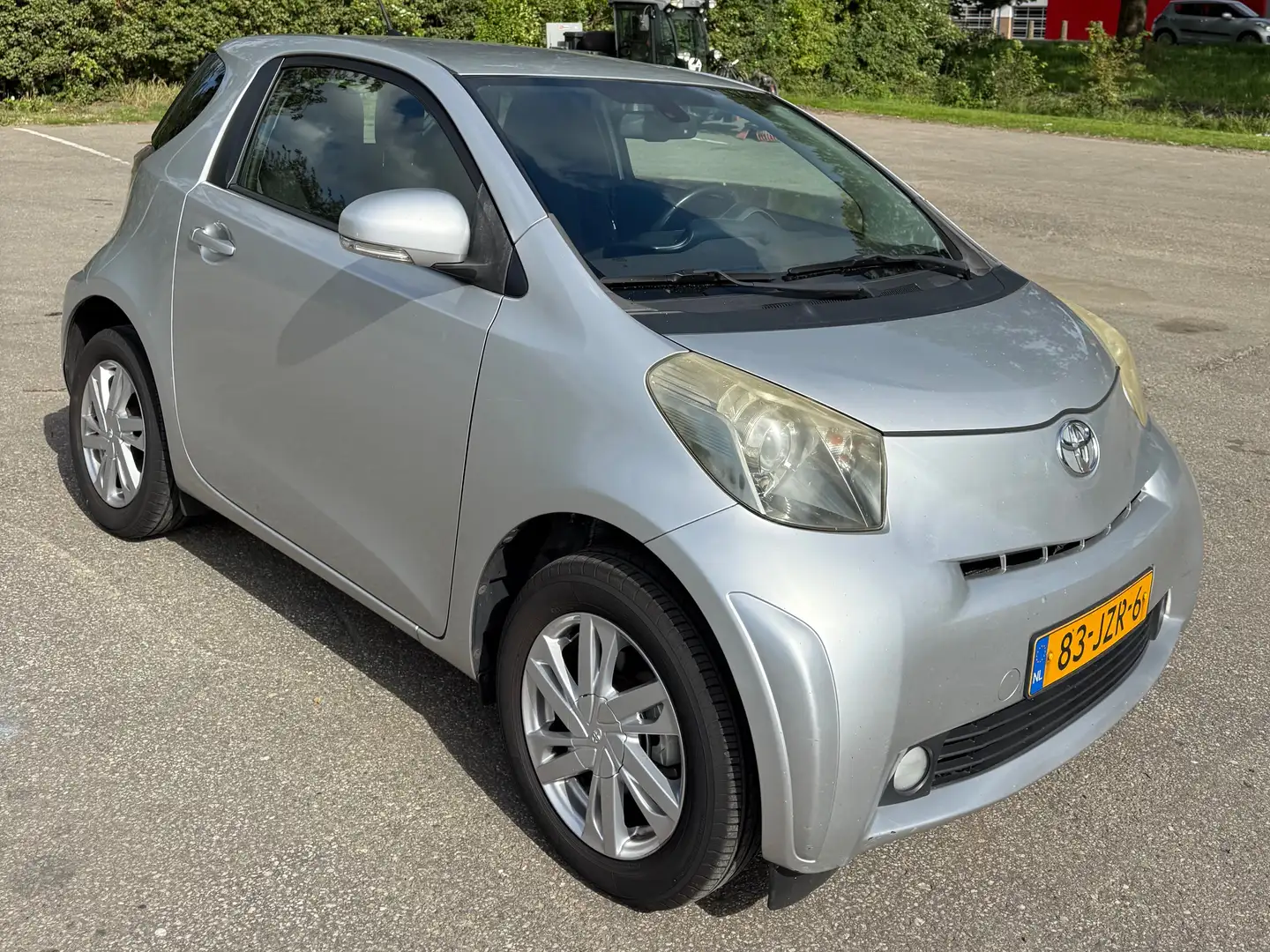 Toyota iQ iQ 1.0 VVTi Aspiration Srebrny - 1