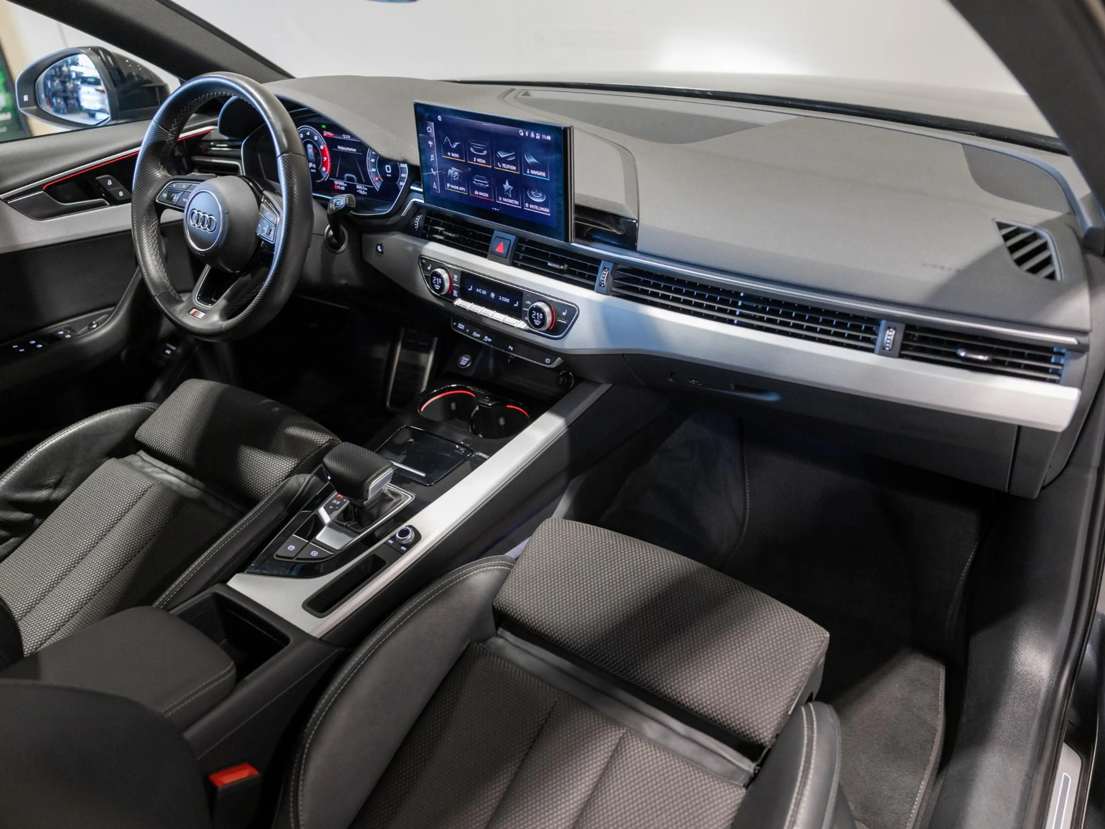 Audi A4 Avant 35 TFSI S-Line edition / 150pk / NAP / Panor — photo 8