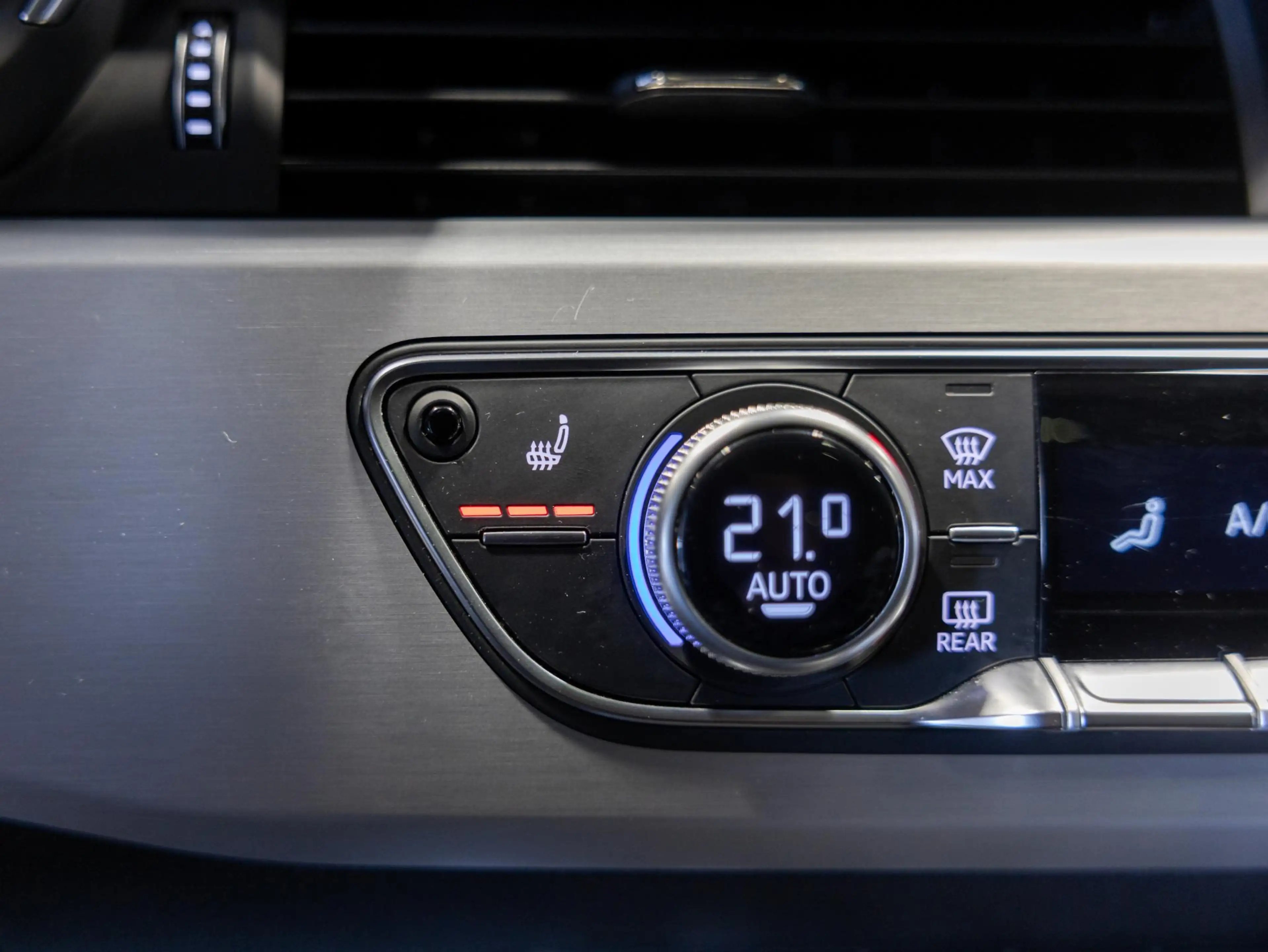 Audi A4 Avant 35 TFSI S-Line edition / 150pk / NAP / Panor — photo 7