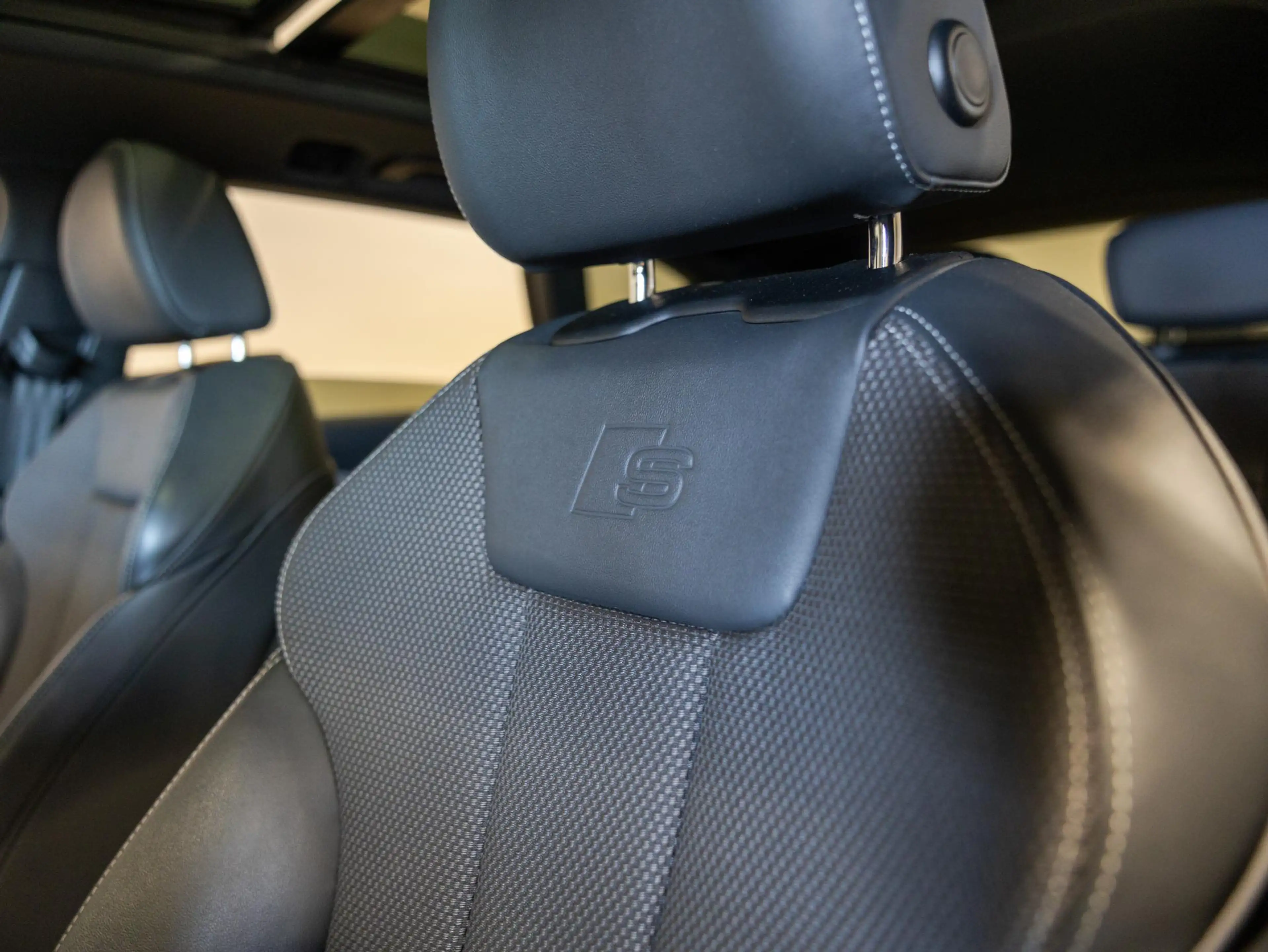 Audi A4 Avant 35 TFSI S-Line edition / 150pk / NAP / Panor — photo 10