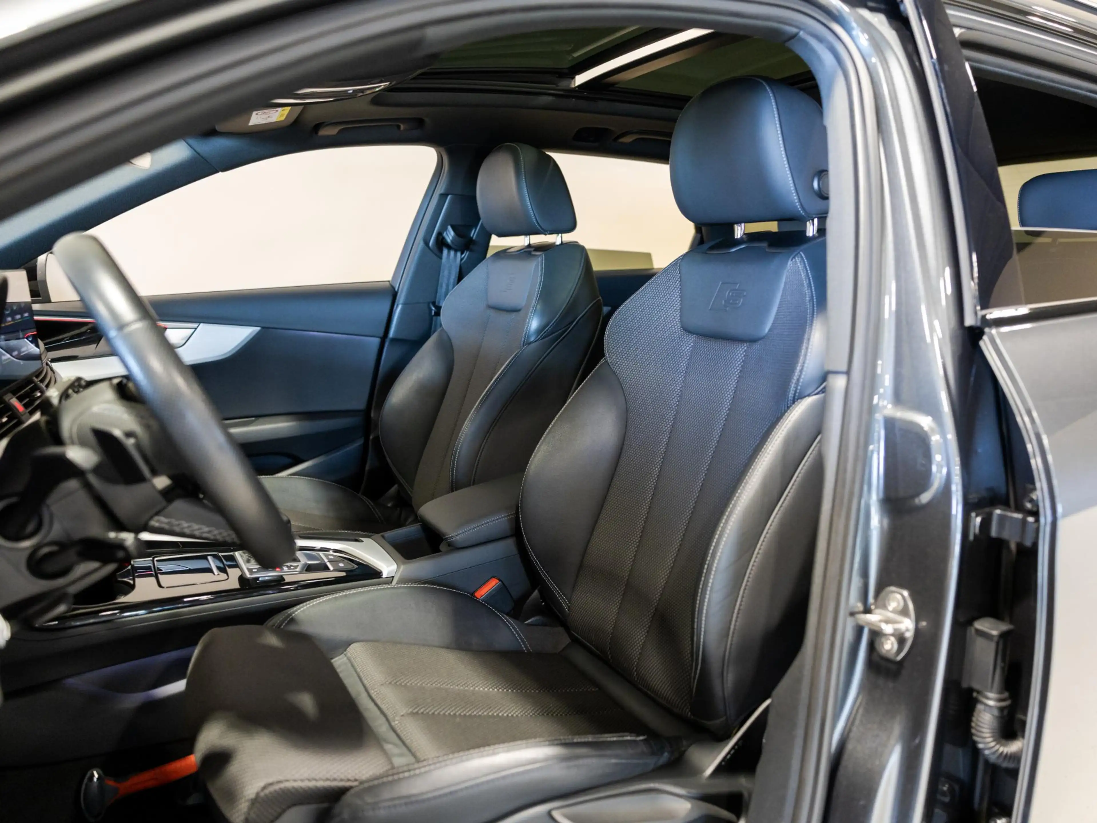 Audi A4 Avant 35 TFSI S-Line edition / 150pk / NAP / Panor — photo 9
