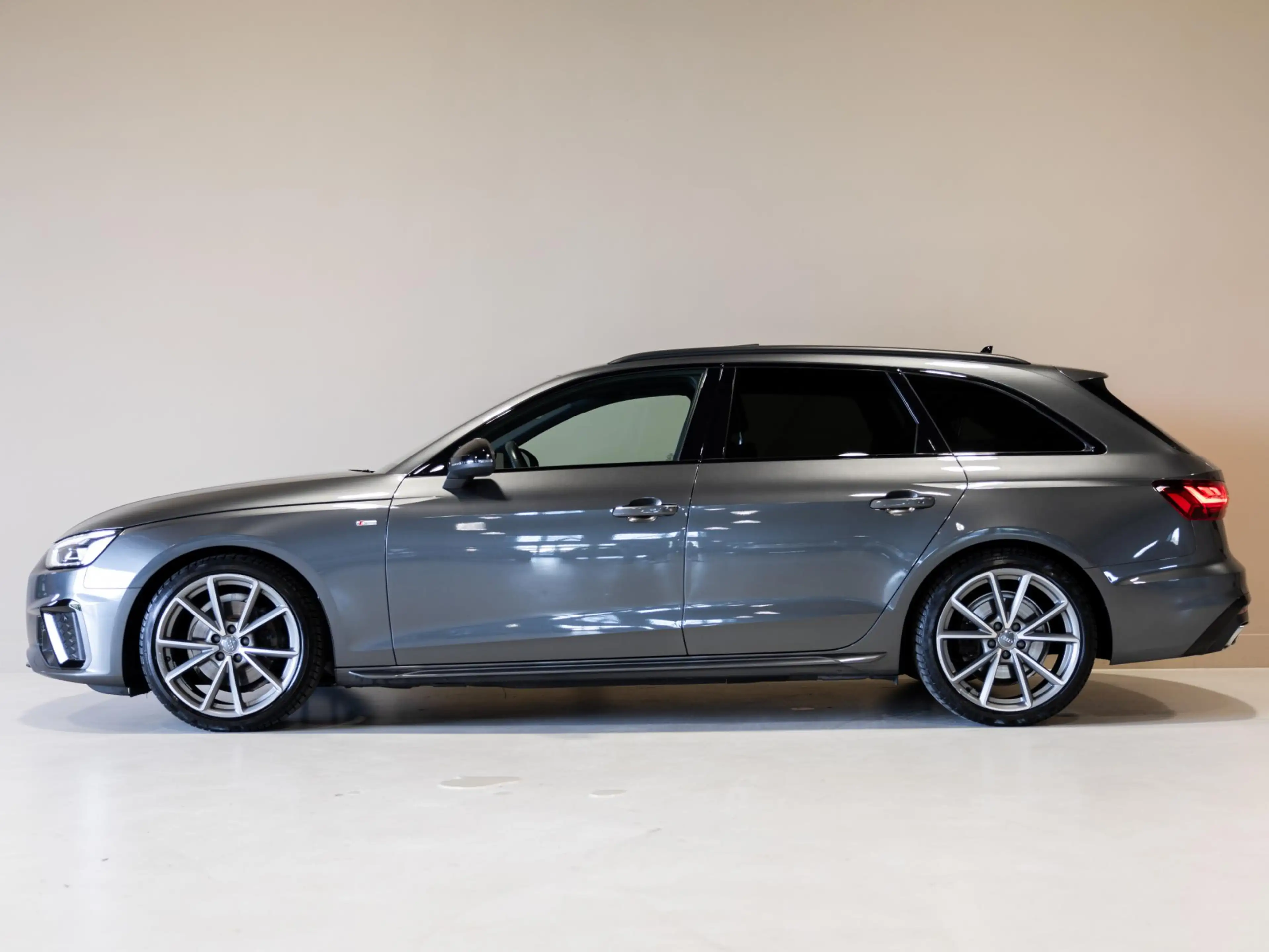 Audi A4 Avant 35 TFSI S-Line edition / 150pk / NAP / Panor — photo 3