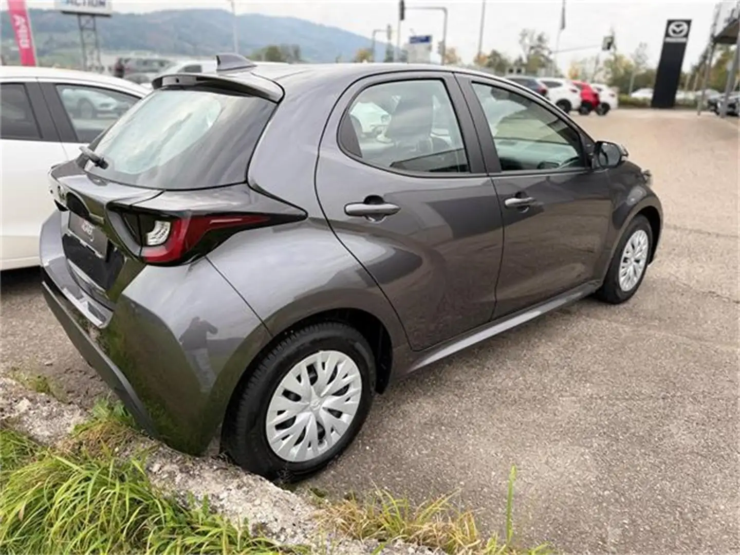 Mazda 2 Hybrid Prime Line Aut. Grau - 2