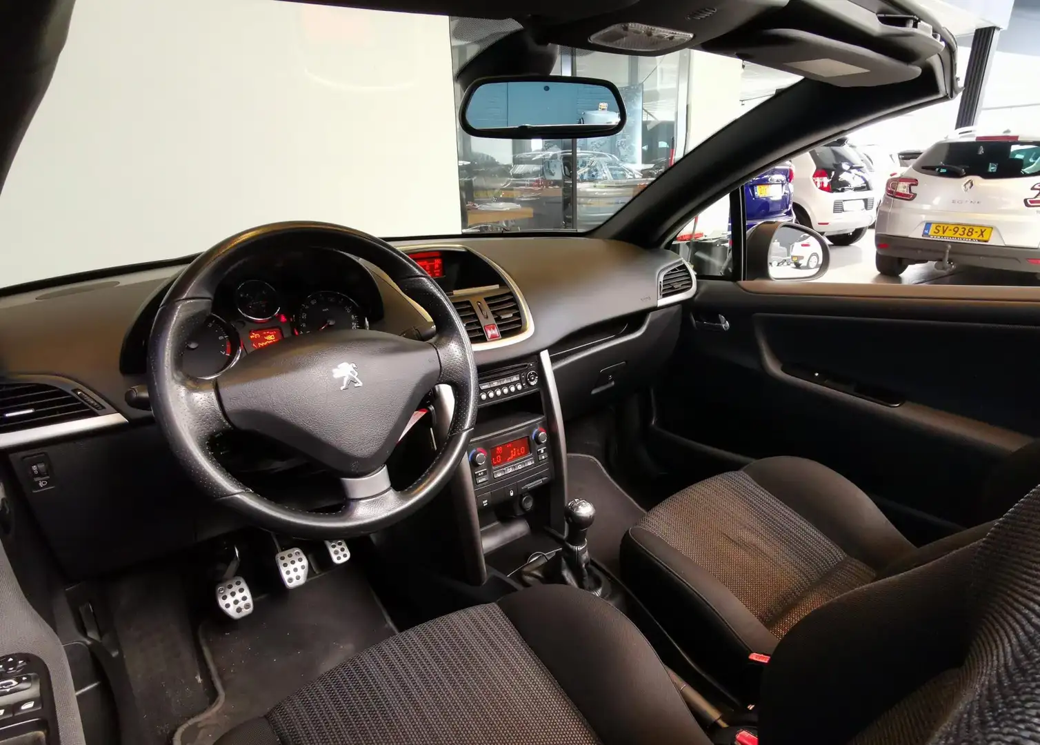 Peugeot 207 CC 1.6 VTi Griffe | AIRCO | CRUISE | TREKHAAK | EL Zwart - 2