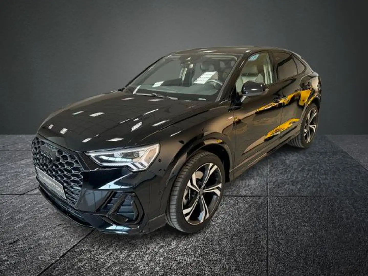 Audi Q3 SPB 40 TFSI quattro S tronic S line +20" Чорний - 1