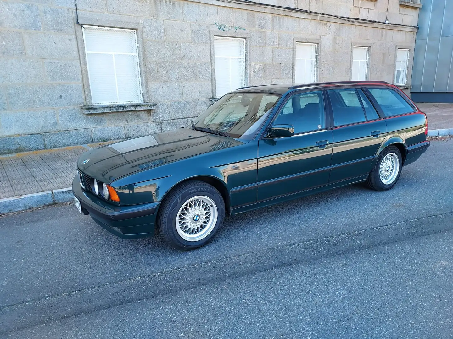 BMW 525 tds Touring Aut. Zielony - 1