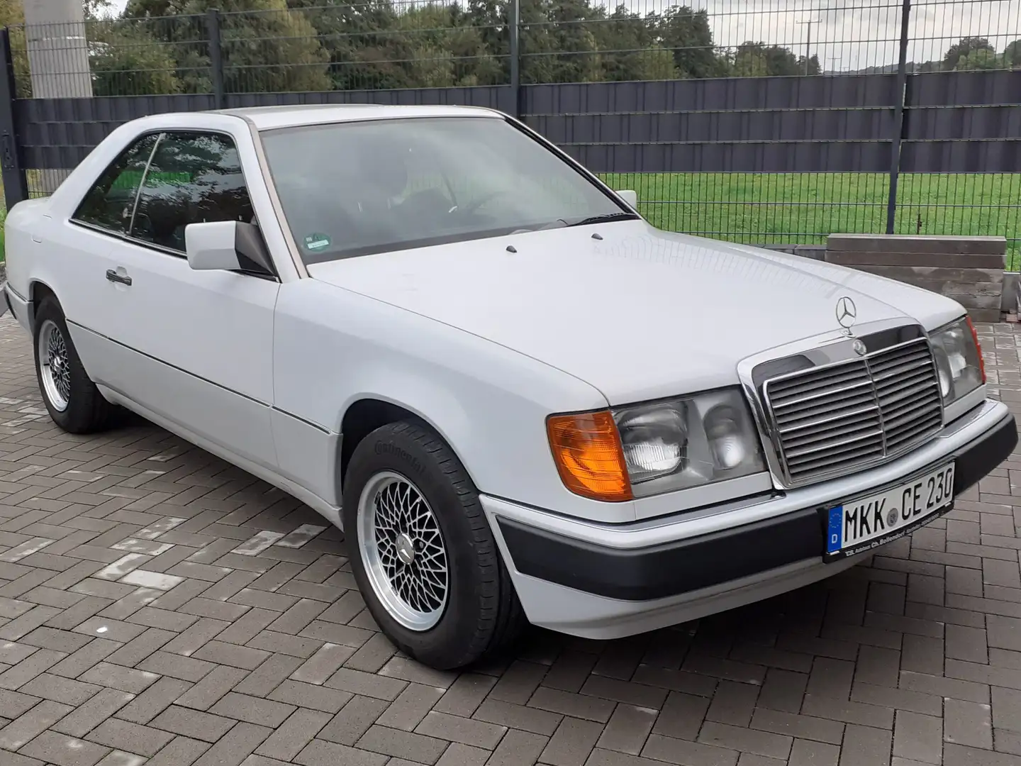 Mercedes-Benz Baureihe 124 W 124 Coupe Weiß - 2