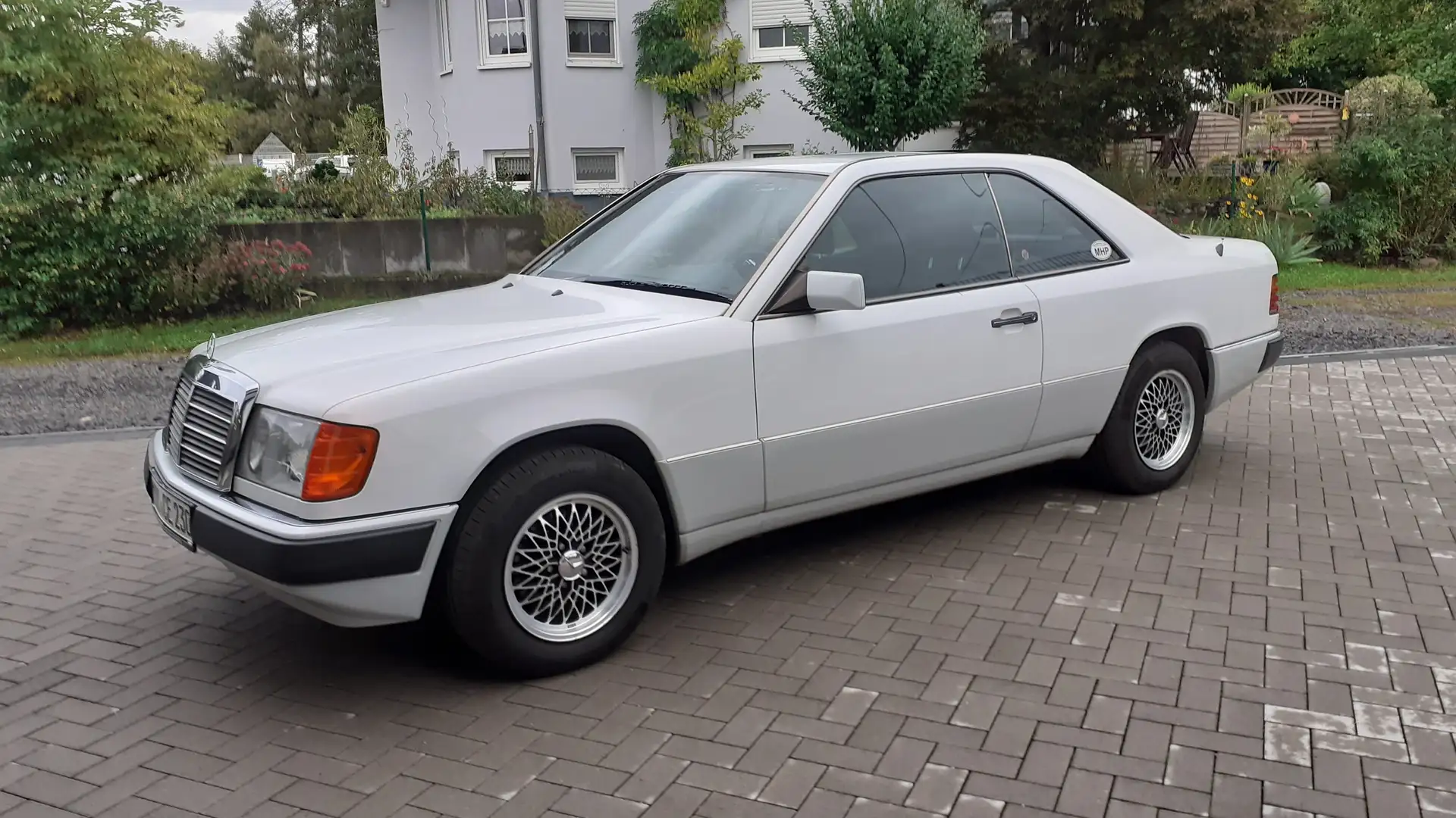Mercedes-Benz Baureihe 124 W 124 Coupe Weiß - 1
