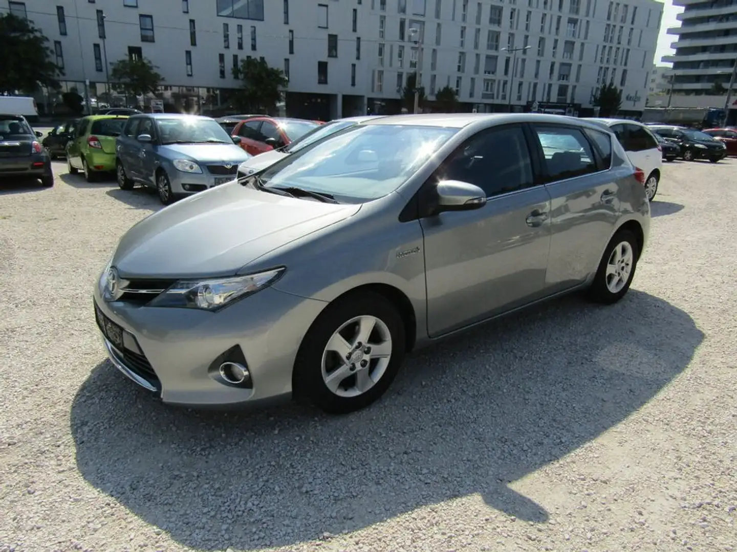 Toyota Auris Hybrid Active Plateado - 1