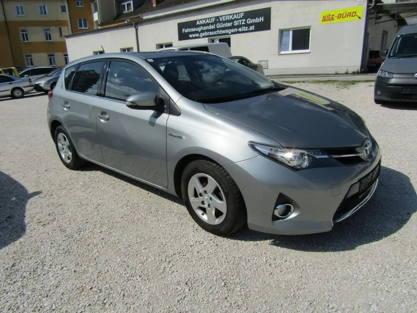 Toyota Auris Hybrid Active Plateado - 2