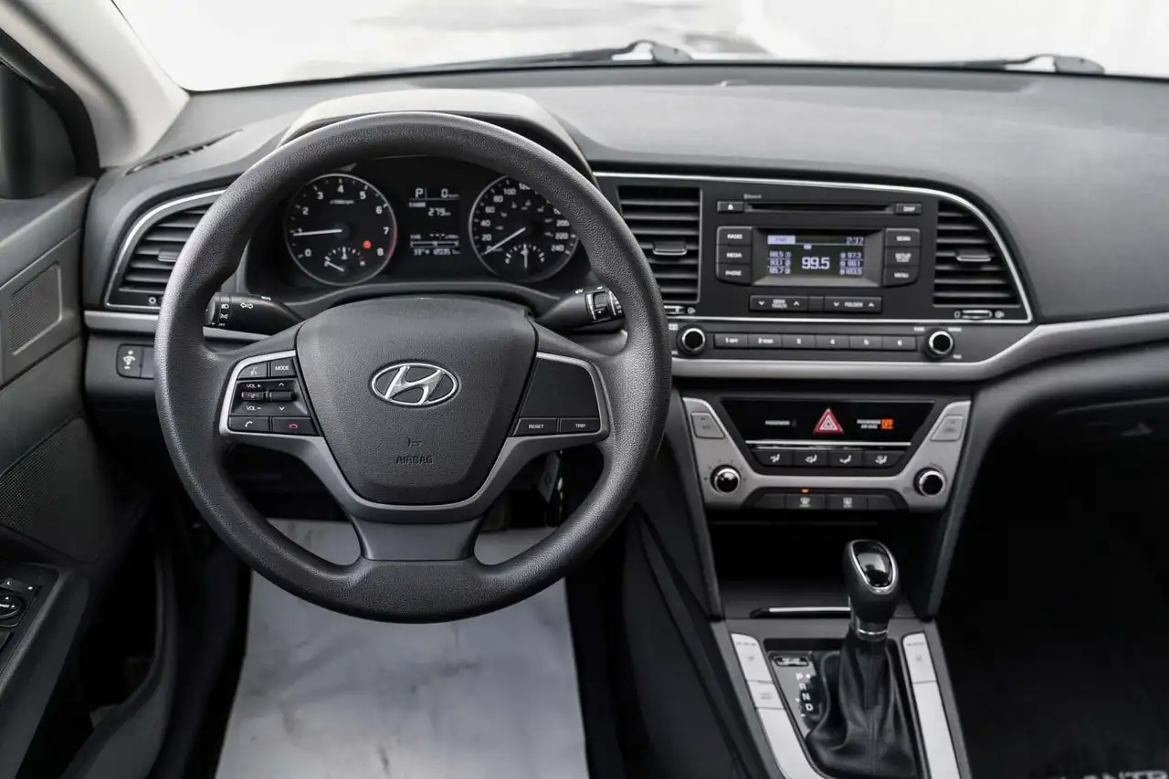 Hyundai ELANTRA снимка Hyundai ELANTRA